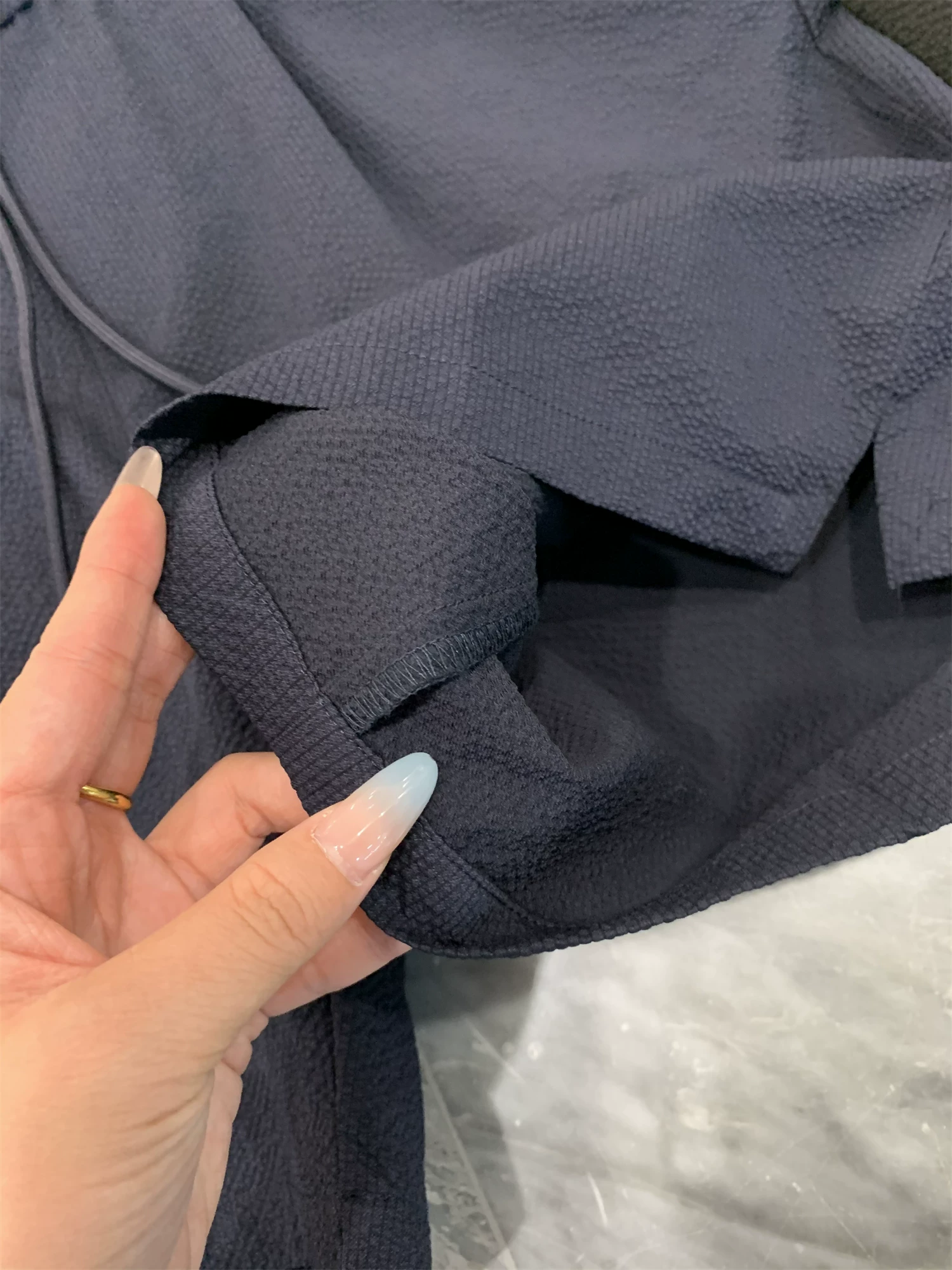 Thương hiệu Nhật Bản Don Quixote! Kết cấu vải gạc bong bóng mát mẻ và thoáng khí! Quần short thể thao mùa hè dành cho nam giới