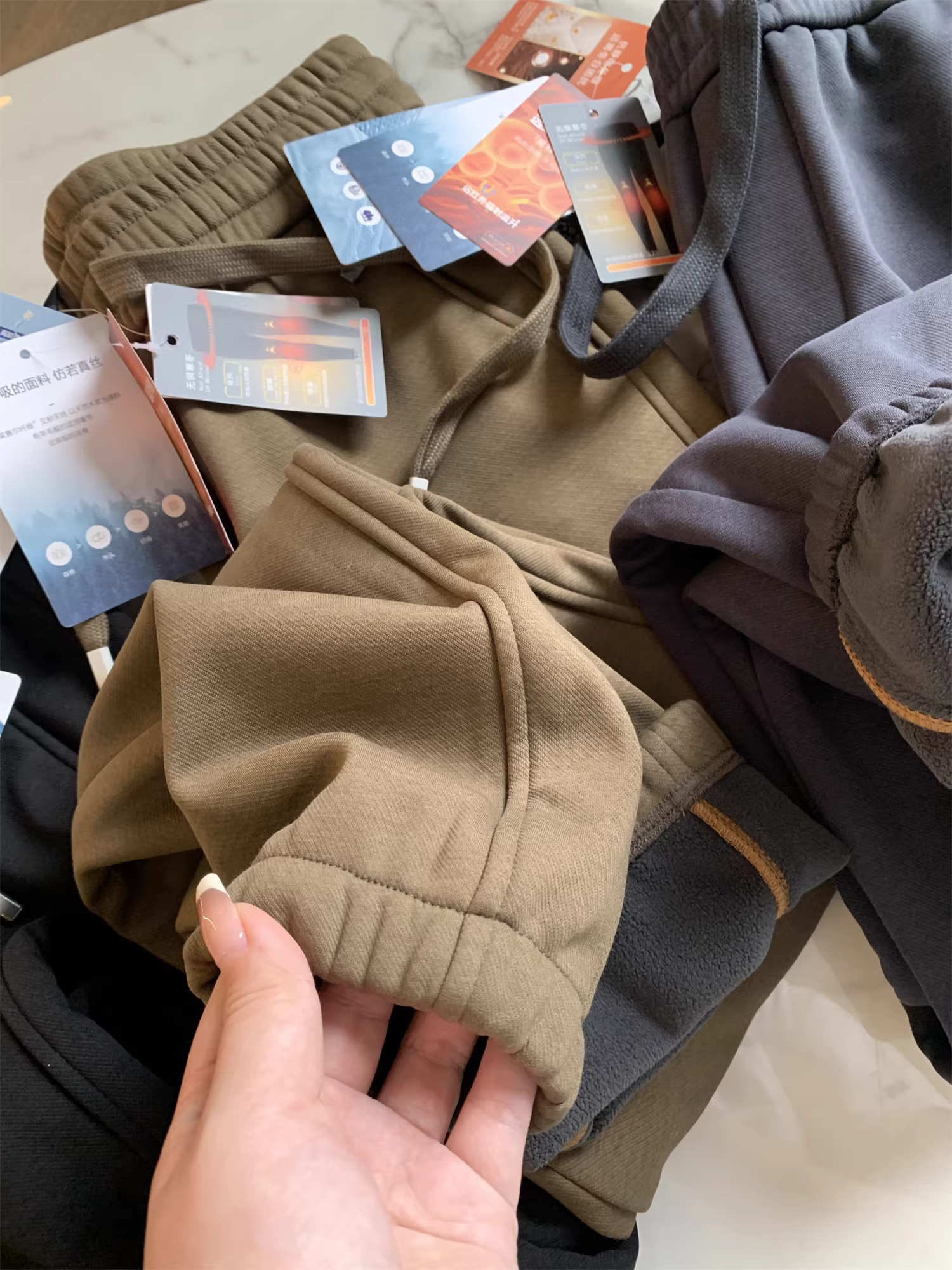 Nâng cấp chất lượng Don Quixote! Có lớp lót lông cừu và dày dặn! Quần jogger thể thao mùa thu đông vừa vặn tuyệt vời dành cho nam giới.