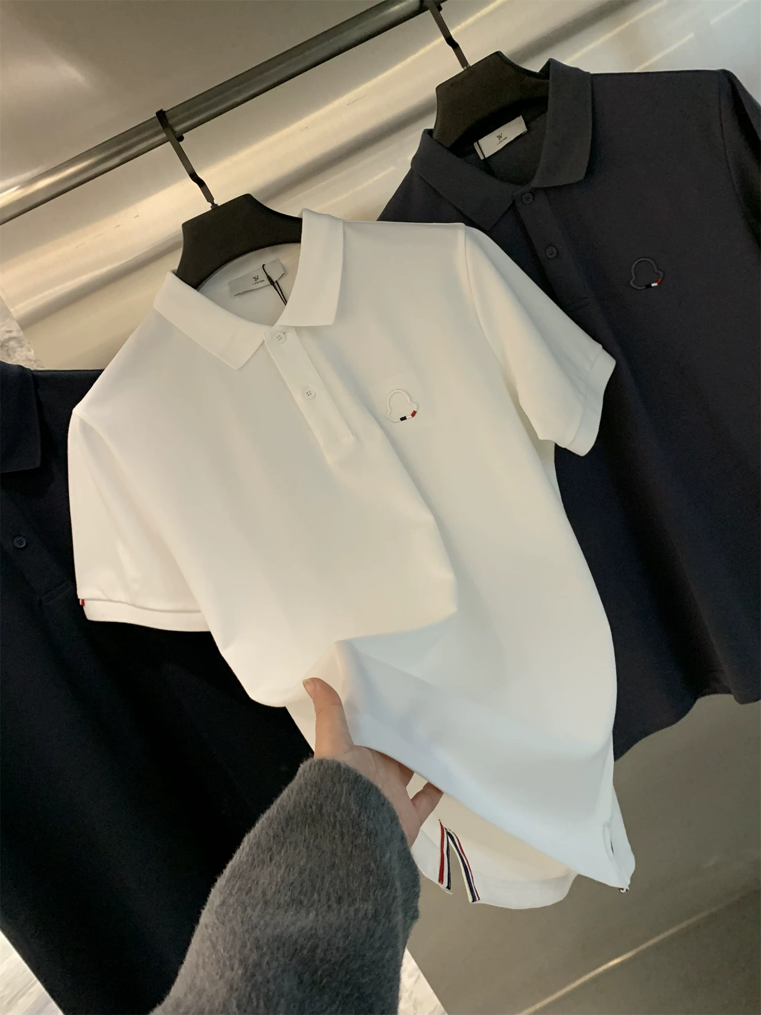 Phong cách nhà thiết kế Don Quixote! Áo thun nam cổ tròn tay ngắn chất liệu vải tuýt cao cấp, mềm mại, tinh tế và có cấu trúc.