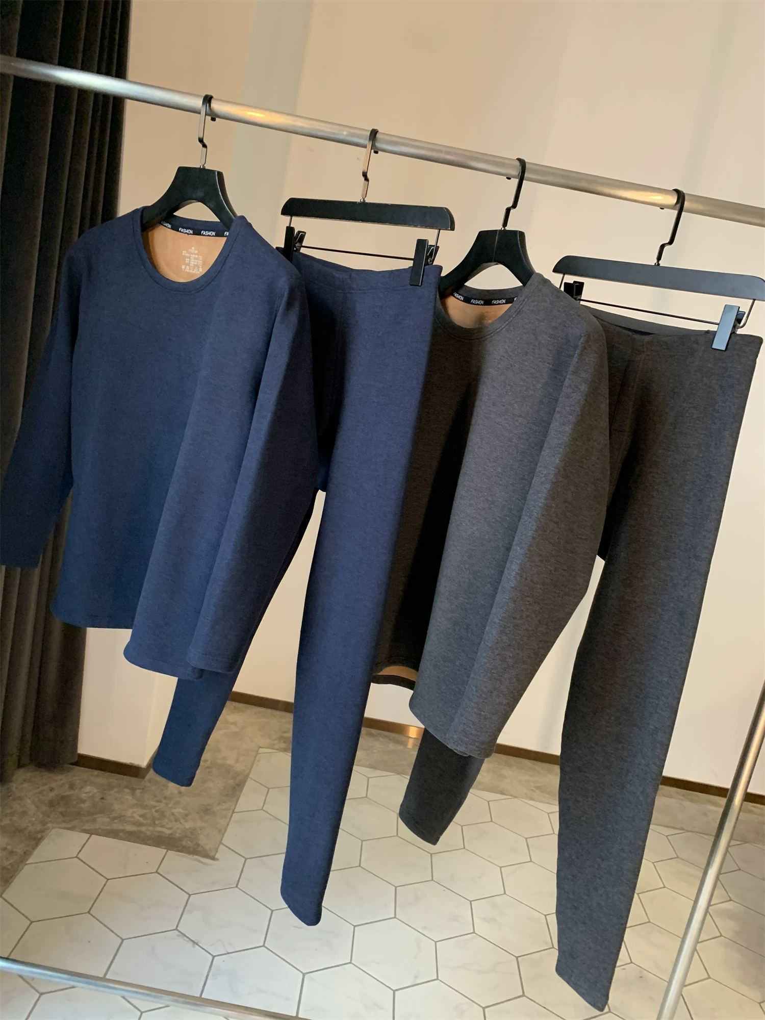 Don Quixote được sinh ra để mang lại sự thoải mái! Ấm áp và thân thiện với làn da! Bộ đồ lót giữ nhiệt dày dặn dành cho nam.