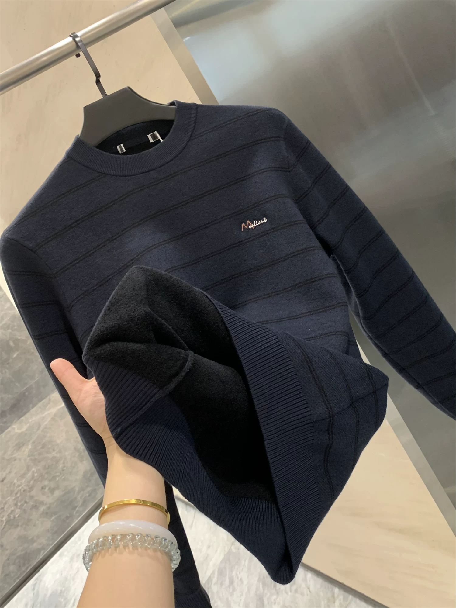 Don Quixote H series! Lớp lót lông cừu tích hợp! Áo len dệt kim cổ tròn sọc ngang dành cho nam mùa thu đông hợp thời trang