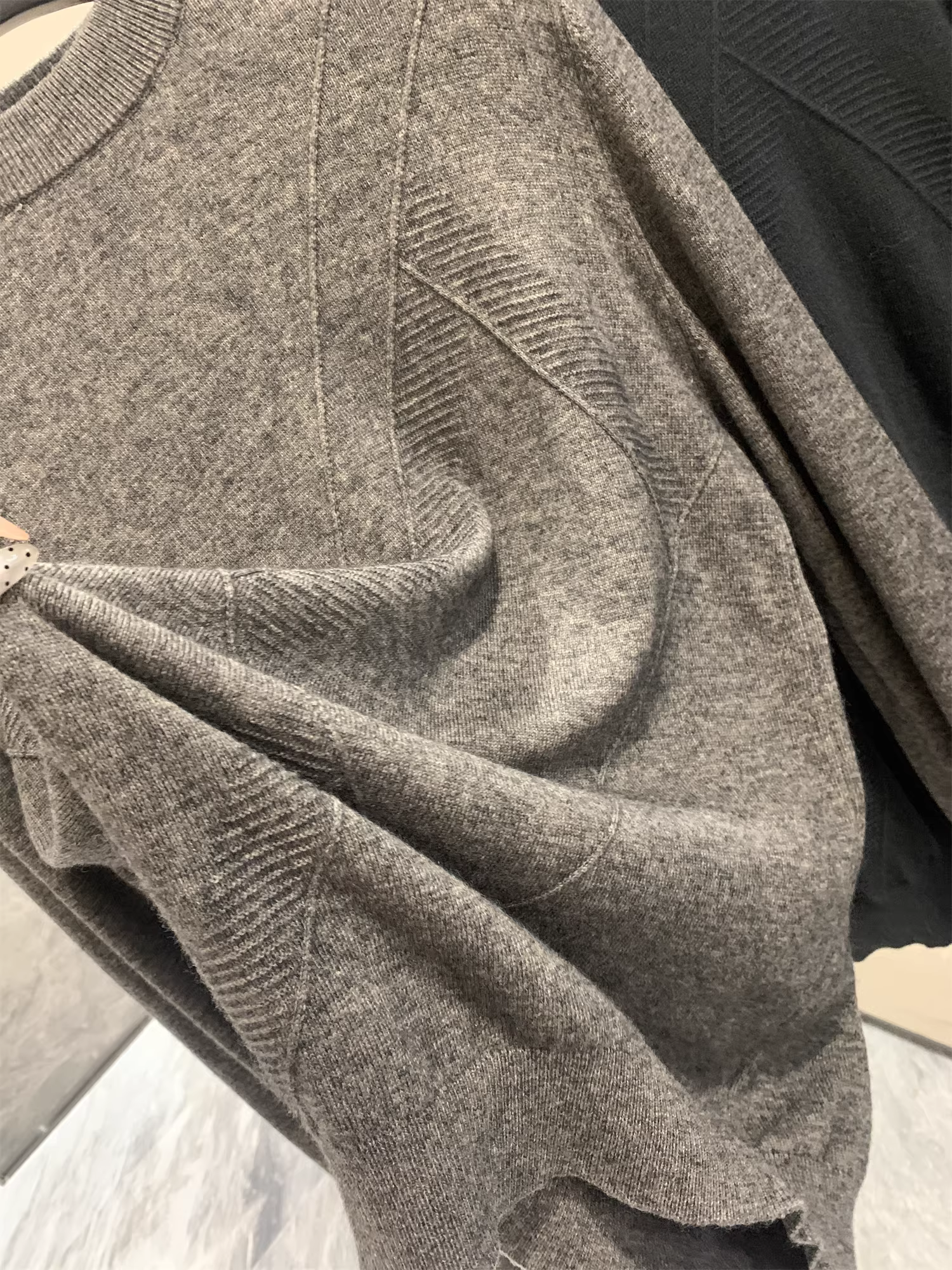 Áo len pha len Don Quixote! Áo len nam mùa thu đông mỏng, ấm áp, thân thiện với làn da, kiểu dáng giản dị, dệt kim tinh tế.