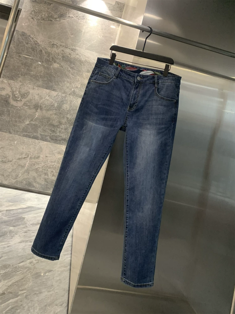 Don Quixote là món đồ không thể thiếu cho những người yêu thích quần jean! Đầy đủ chất liệu! Quần nam mùa hè thoáng khí, thấm hút mồ hôi, thân thiện với da.