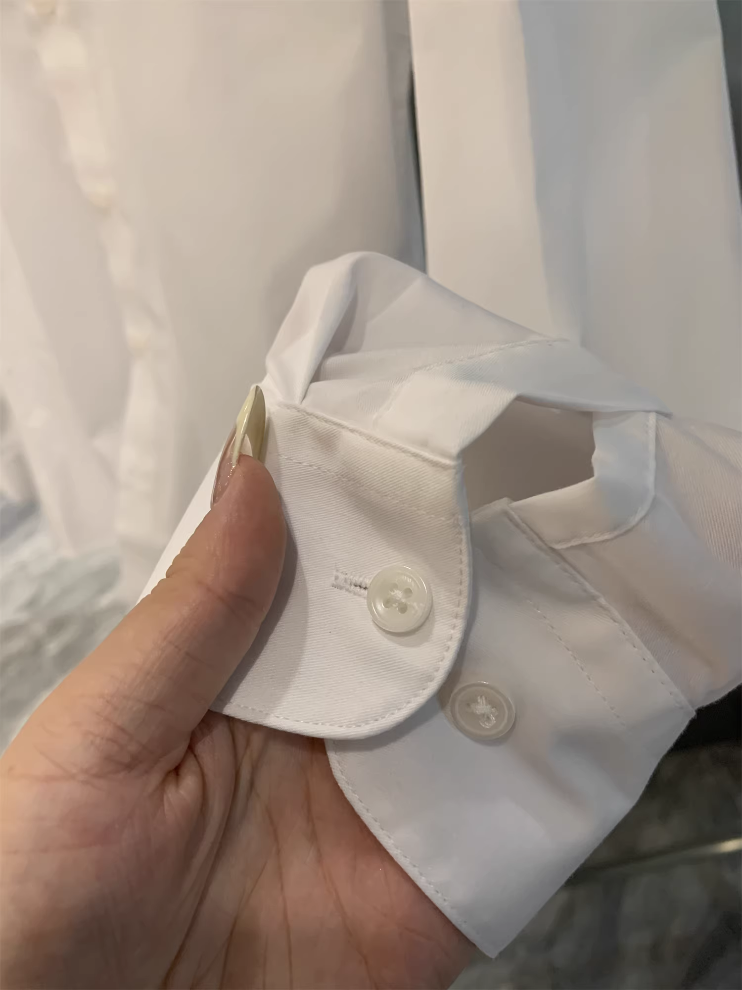 Ưu điểm của thương hiệu Don Quixote H! Áo sơ mi nam dài tay màu trơn đa năng, cổ điển, giản dị, hợp thời trang mùa xuân và mùa thu