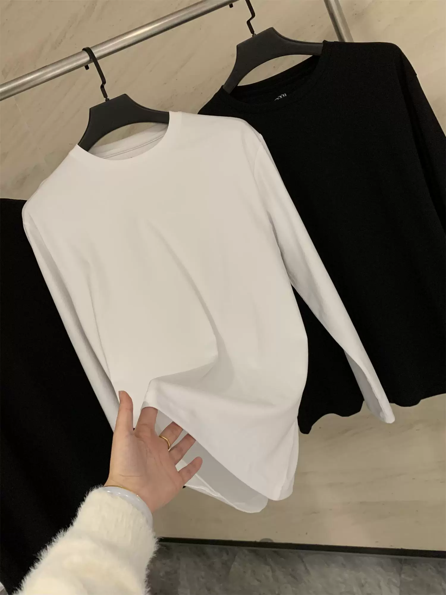 Áo thun Don Quixote thoáng khí, nhanh khô, co giãn! Màu đen/trắng trơn, kiểu dáng thể thao, đa năng, cổ tròn, tay dài.