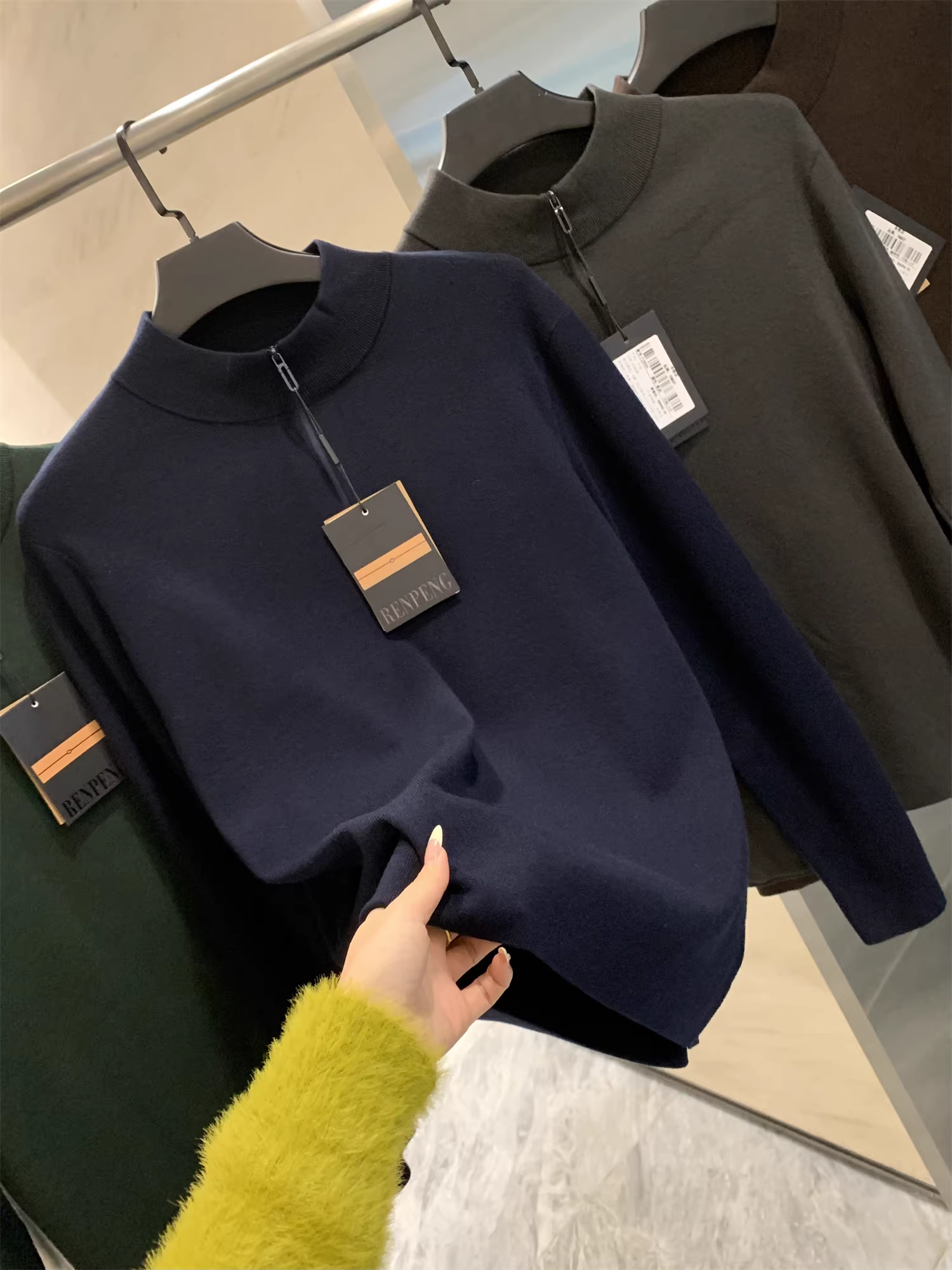 Don Quixote, phong cách sang trọng nhẹ nhàng và thoải mái! Áo len dệt kim nửa khóa kéo giữ ấm mùa xuân, thu và đông.