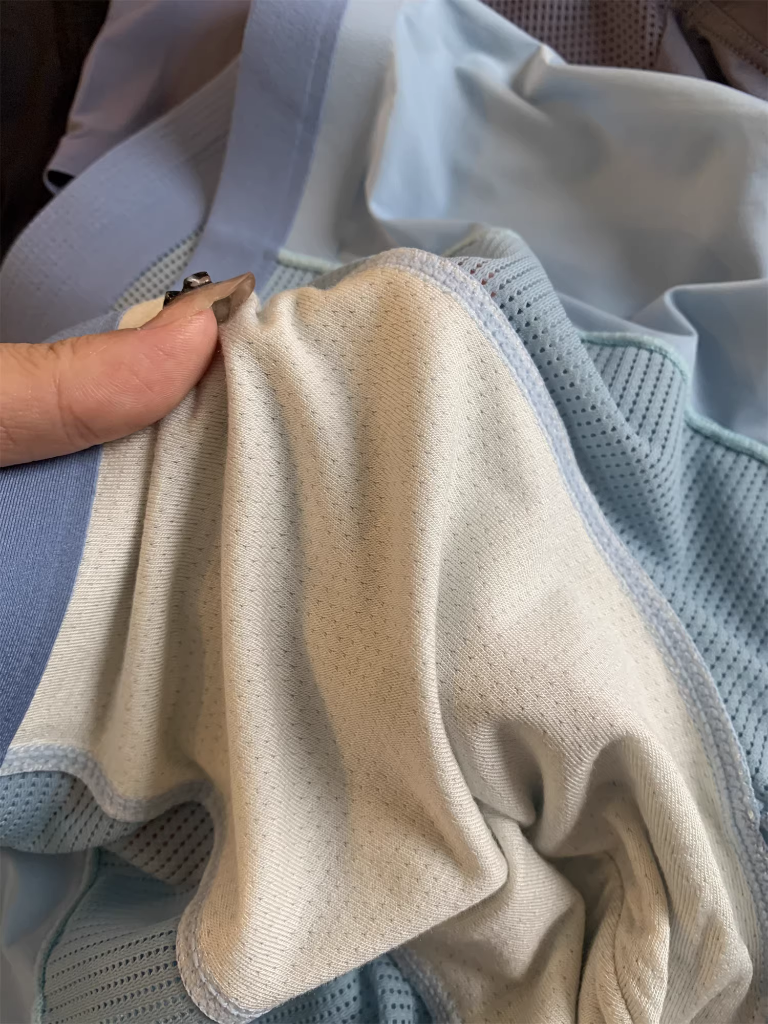 Don Quixote, một hộp gồm ba đôi! Chất liệu lụa pha! Quần lót nam thoáng mát, liền mạch, co giãn.