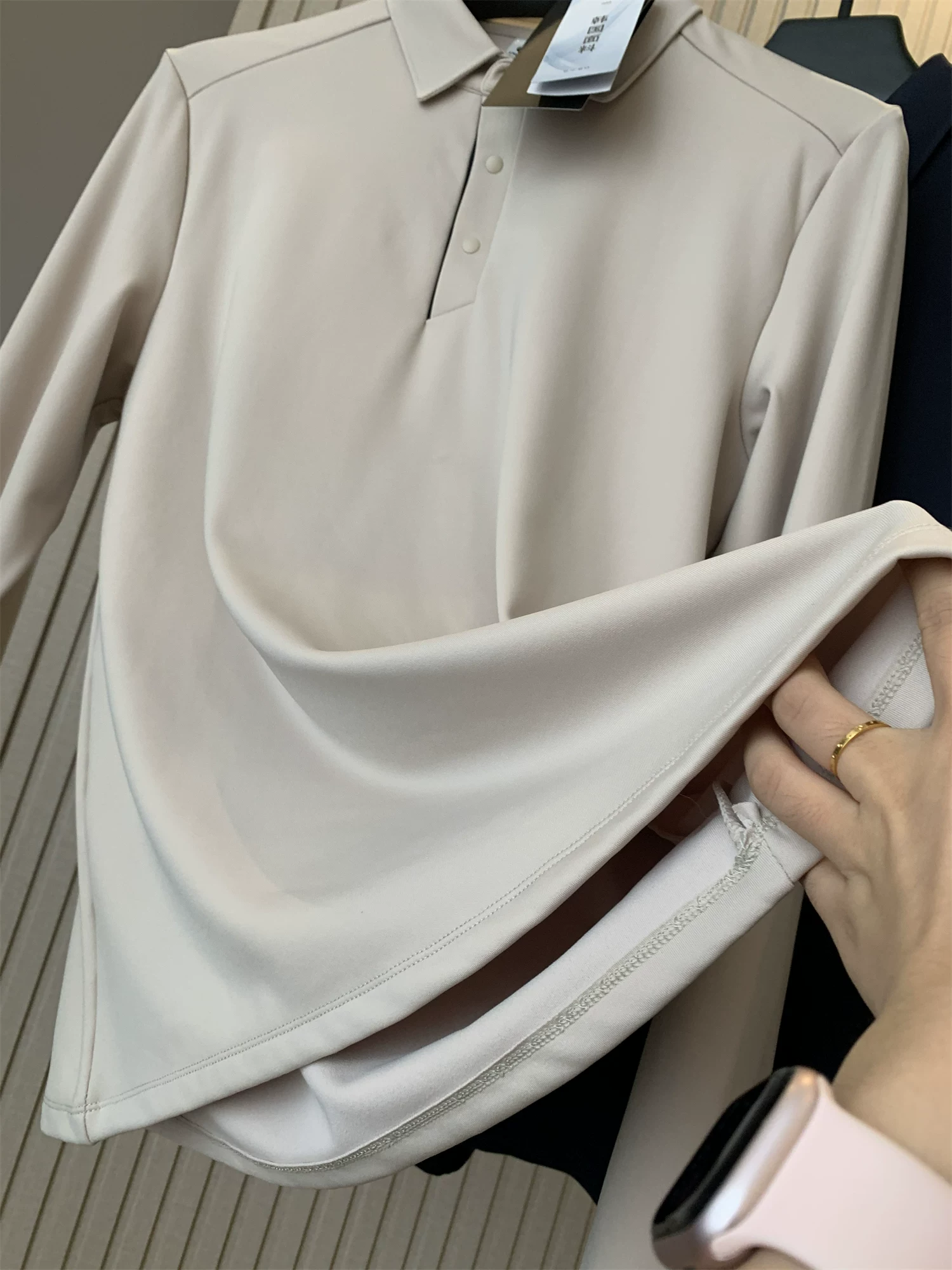 Áo polo nam Don Quixote G-end cao cấp! Áo chất liệu mềm mại, bóng mượt, màu trơn đơn giản, đa năng, cổ trụ, tay dài.