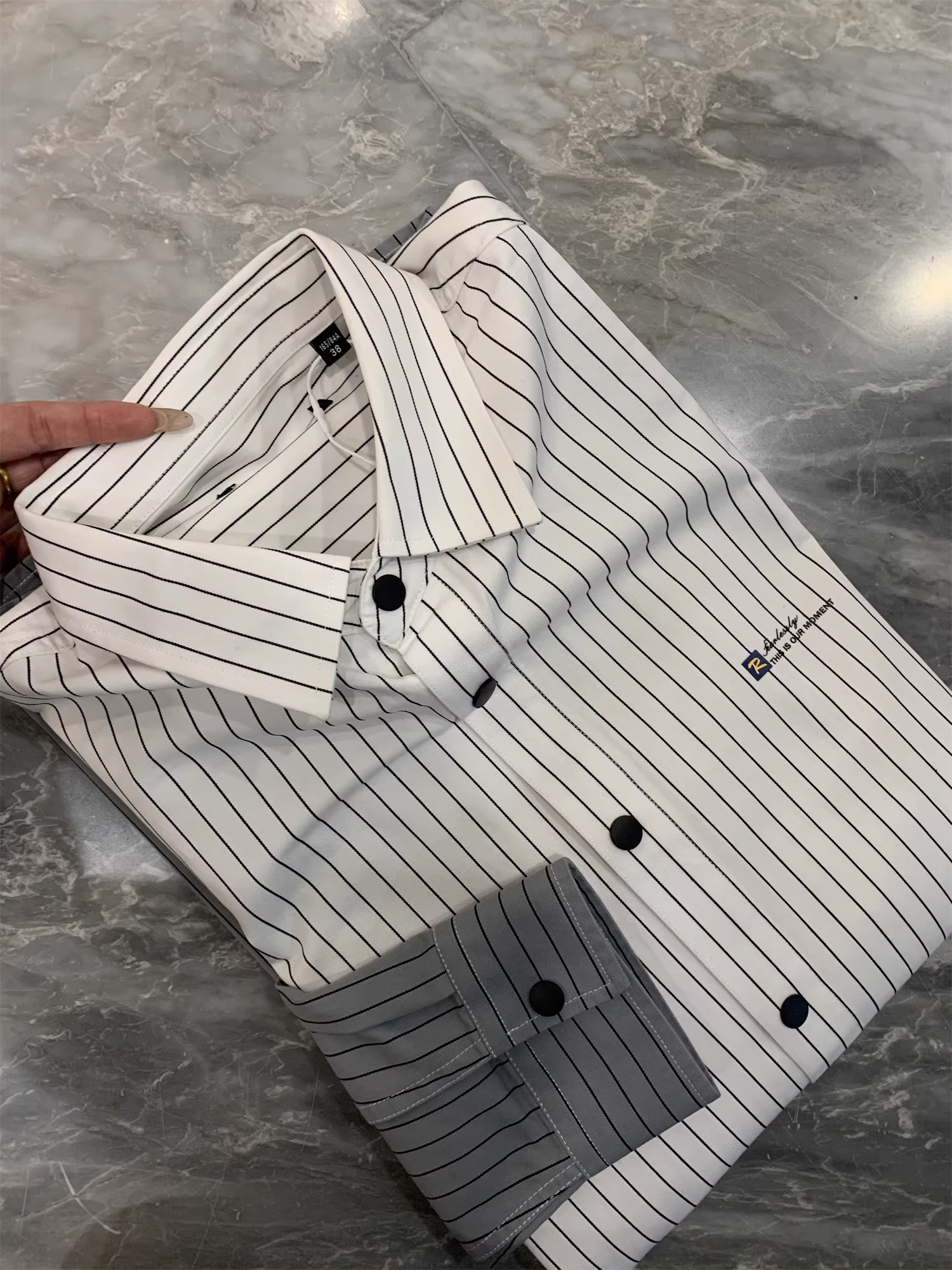 Kỹ thuật phối màu Don Quixote! 100% cotton! Xu hướng áo sơ mi nam mùa hè có cổ, tay dài và tay ngắn, chất liệu có vân.