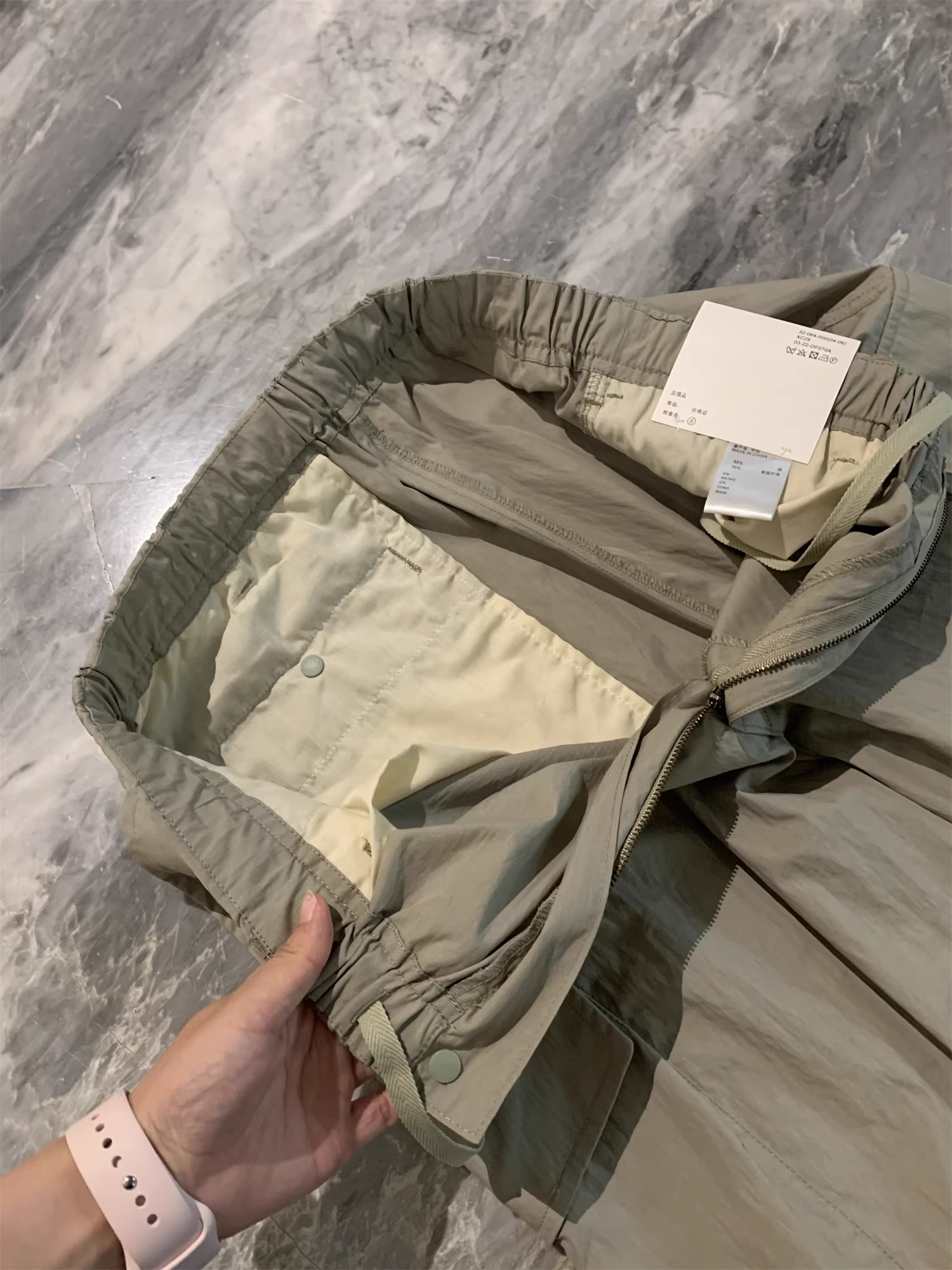 Don Quixote U+ cùng nguồn! Tủ 299! Quần áo bảo hộ lao động màu trơn, thoáng khí, thân thiện với da, phong cách cặp đôi, quần lính dù thời trang