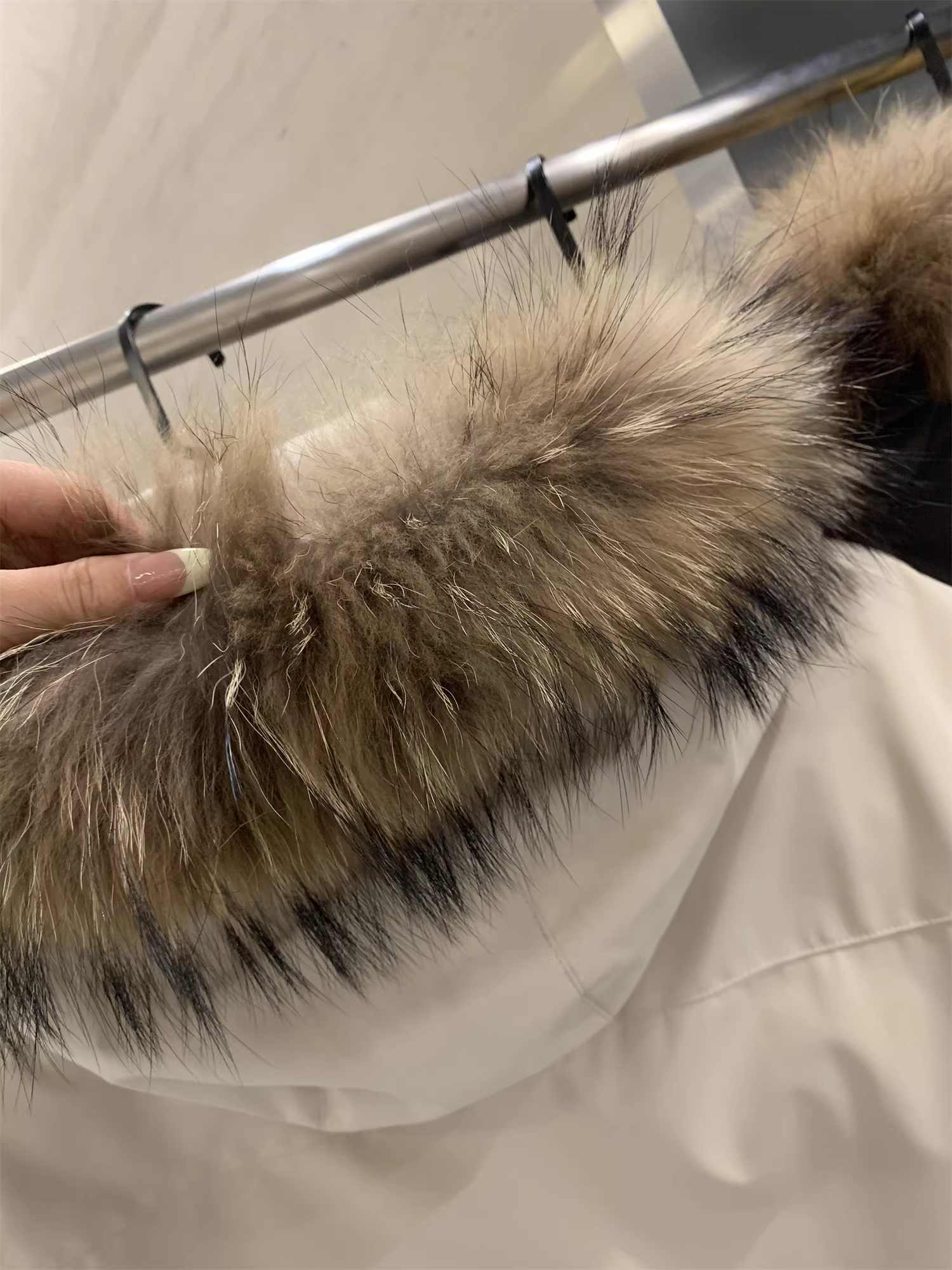 Don Quixote Goose Series! Chống gió, ấm áp và chống thấm nước! Áo khoác ngoài có cổ lông thật dành cho nam và nữ.