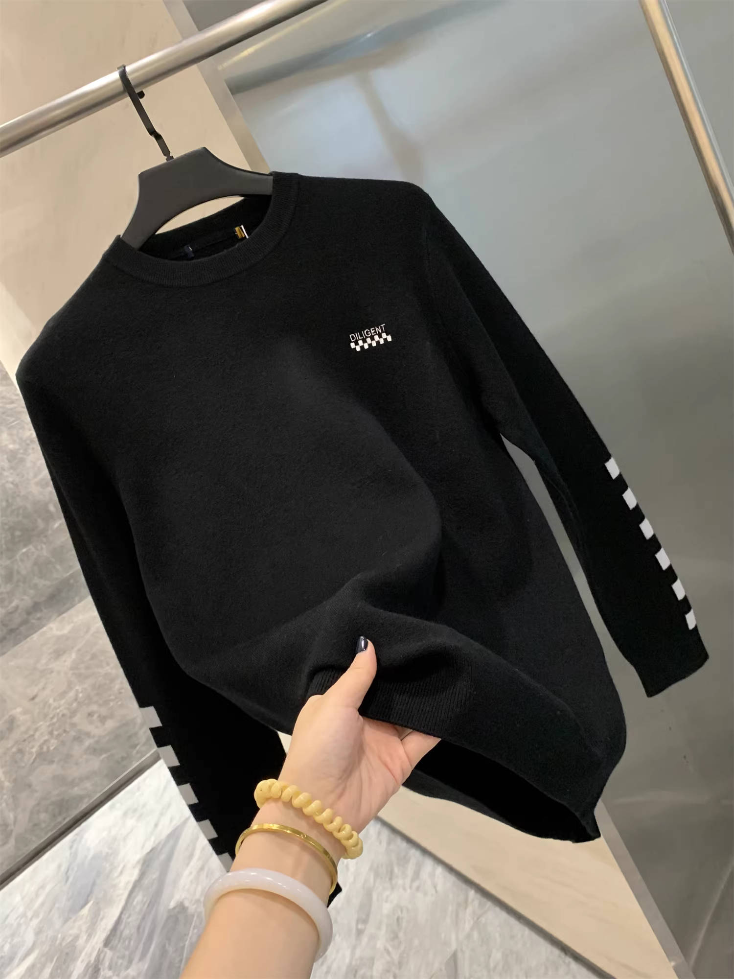 Don Quixote, những món đồ tuyệt vời từ biển! Áo len dệt kim thông thường dành cho nam, phối màu và trang trí, thân thiện với làn da, ấm áp, đa năng.