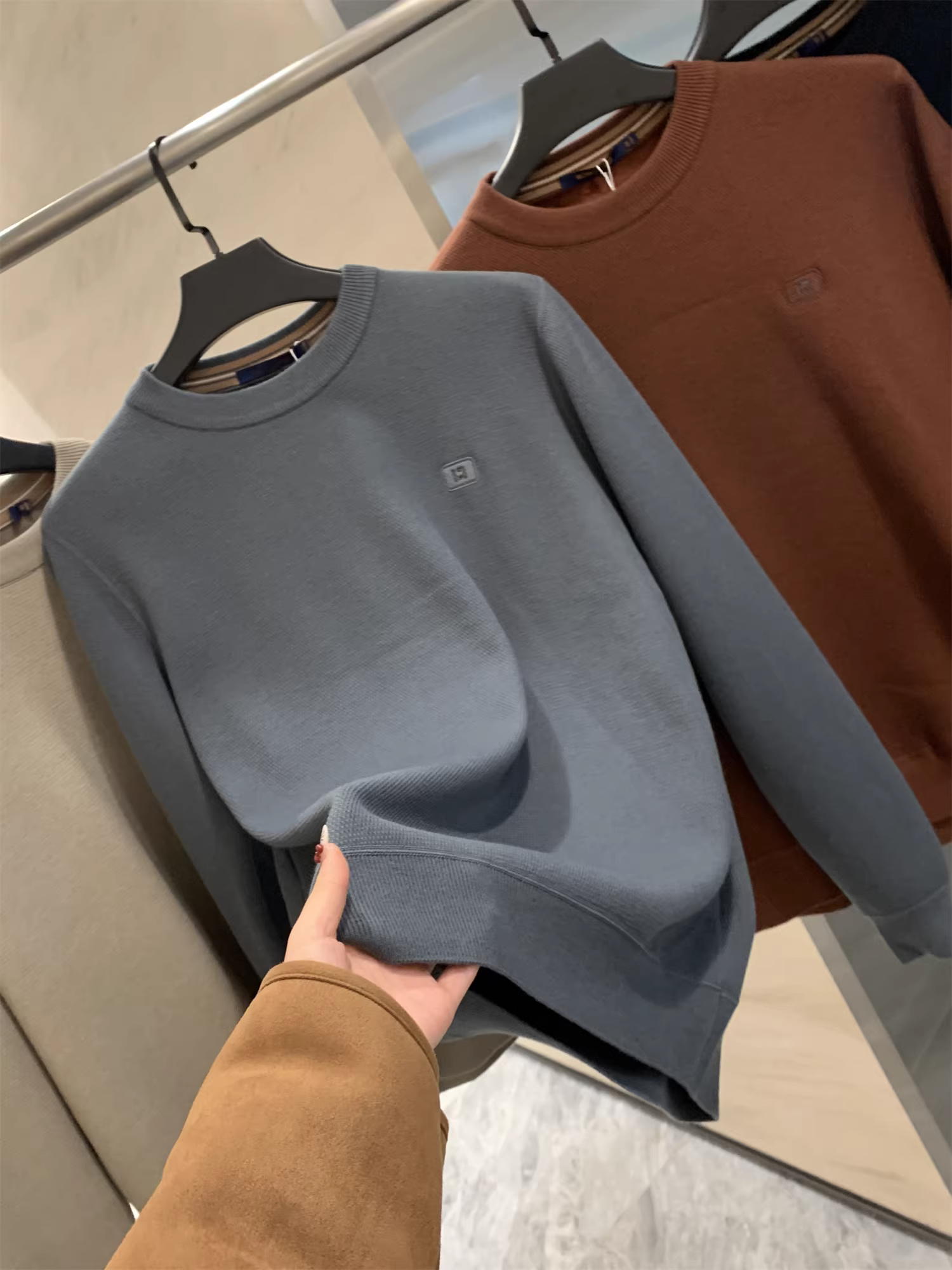 Don Quixote L series! Kết cấu quả dứa! Xu hướng áo len dệt kim ấm áp có lót lông cừu dành cho nam mùa thu đông.