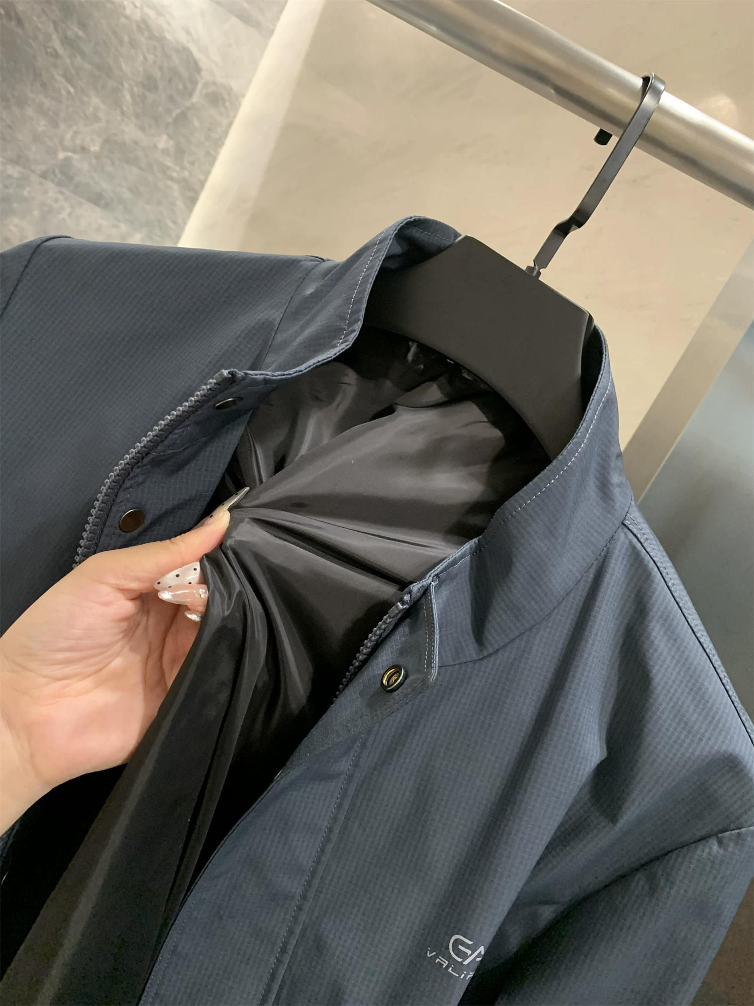 Don Quixote H series! Cổ áo đứng cổ điển! Áo khoác nam cổ đứng cài khuy chống gió mùa xuân thu.