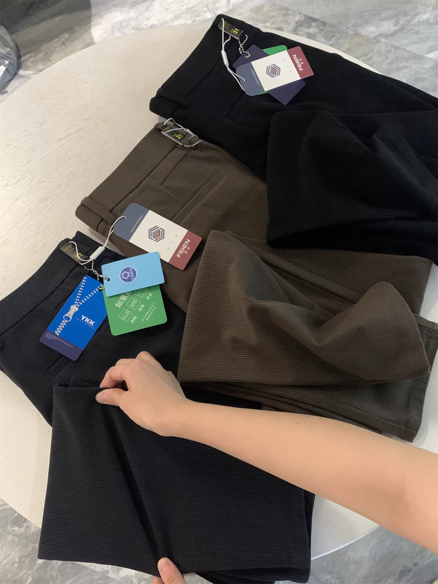 Dòng sản phẩm Don Quixote! Chất liệu dệt kim có gân! Quần âu nam thời trang đa năng, dáng thẳng.