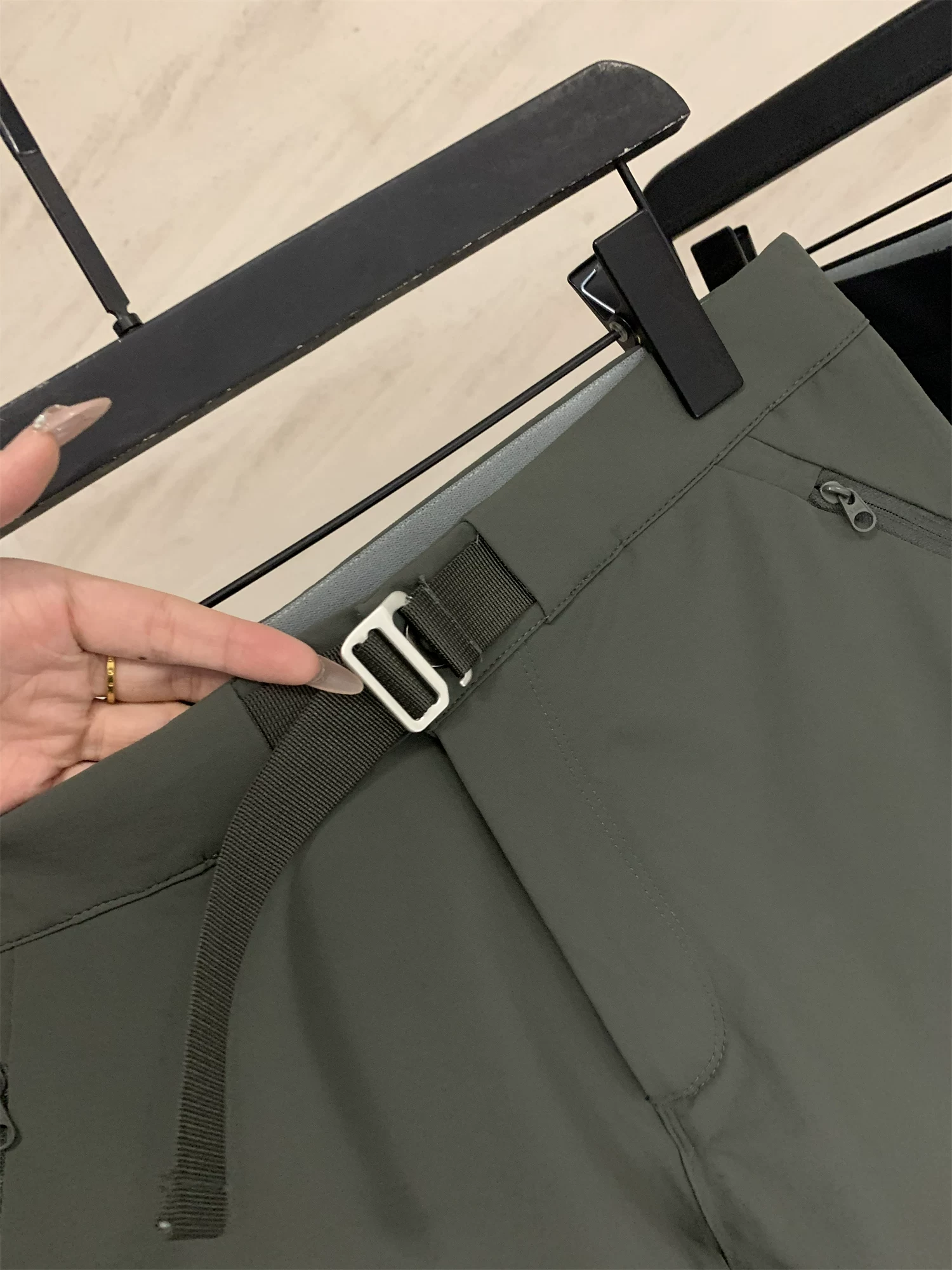 Quần dài phong cách Bắc Âu Don Quixote! Quần dài đa năng, chống gió và chống thấm nước, kiểu dáng thể thao, dành cho nam.