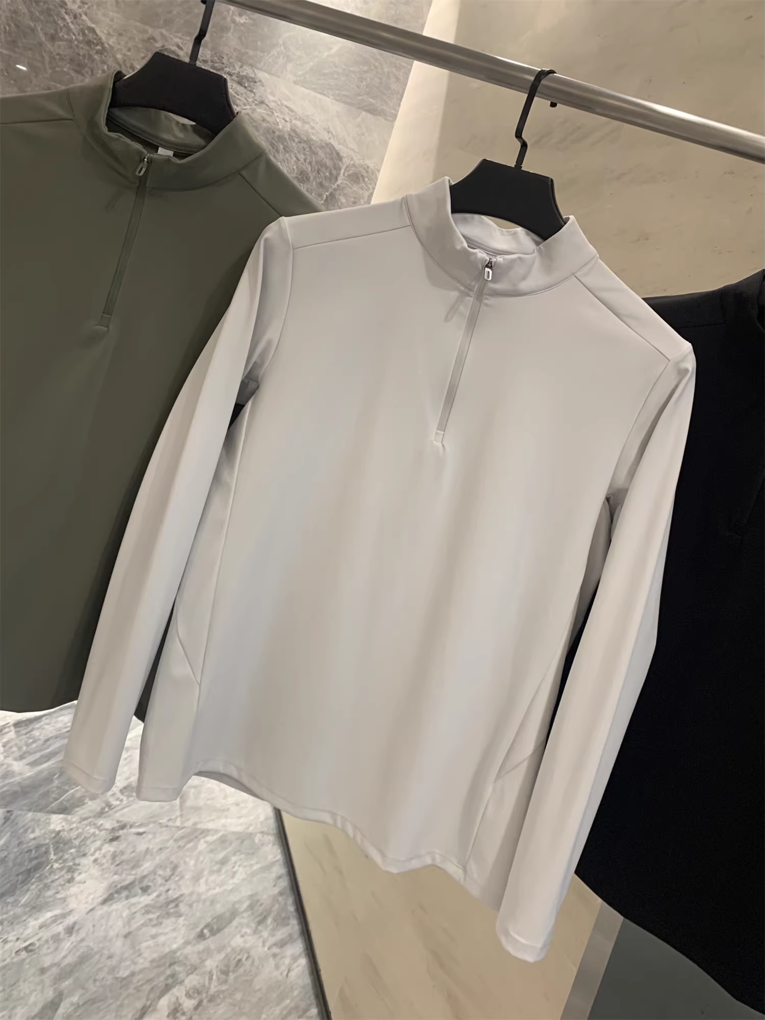 Áo thun thể thao Don Quixote kiểu Mỹ! Độ co giãn cao, nhanh khô, ấm áp, màu trơn, cổ đứng nửa khóa kéo, tay dài, lớp lót thể thao.