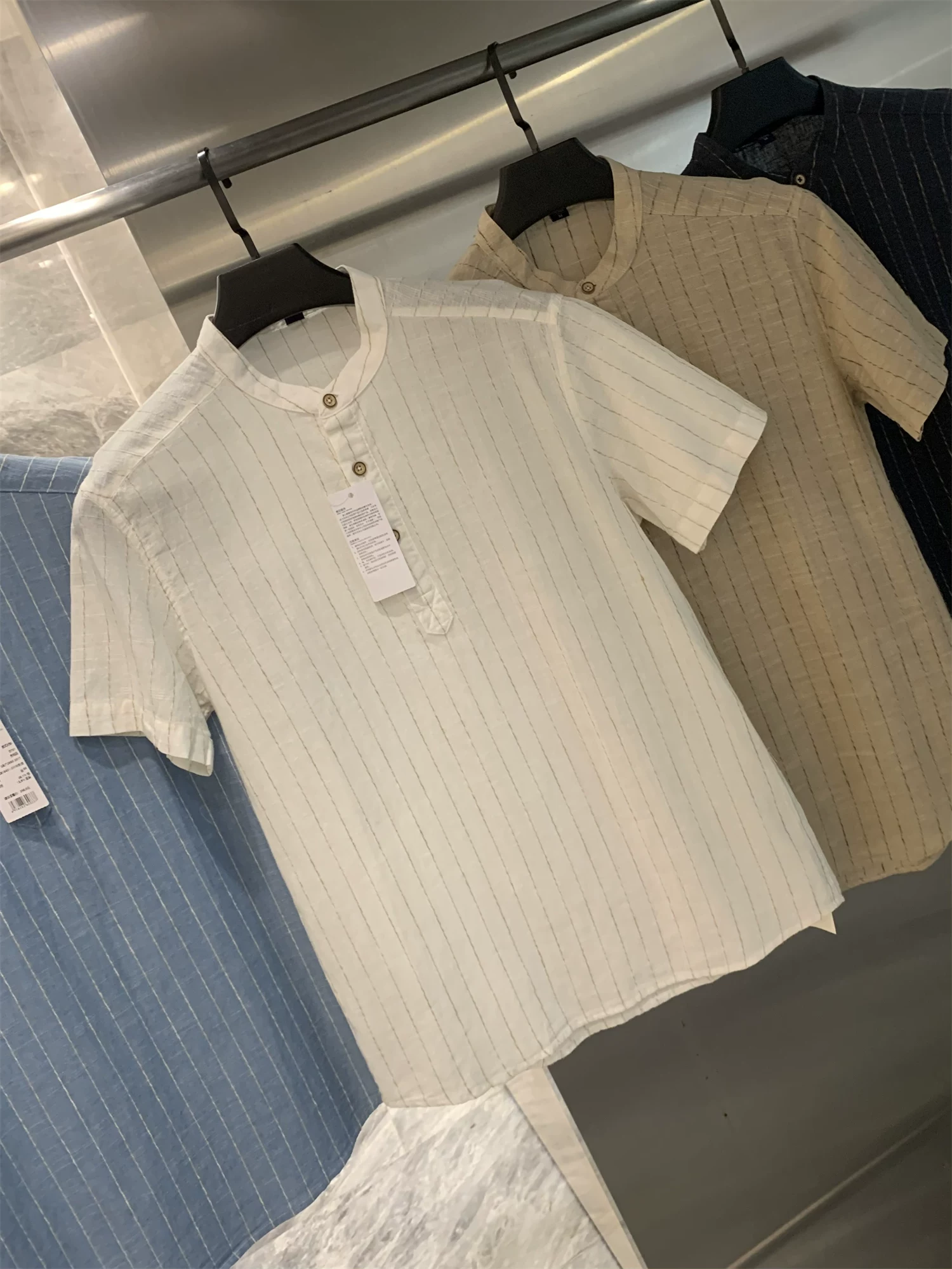 Phong cách văn học Don Quixote! Áo sơ mi cổ trụ Henry! Áo sơ mi nam tay ngắn kẻ sọc chất liệu cotton và linen cổ đứng thời trang mùa xuân hè