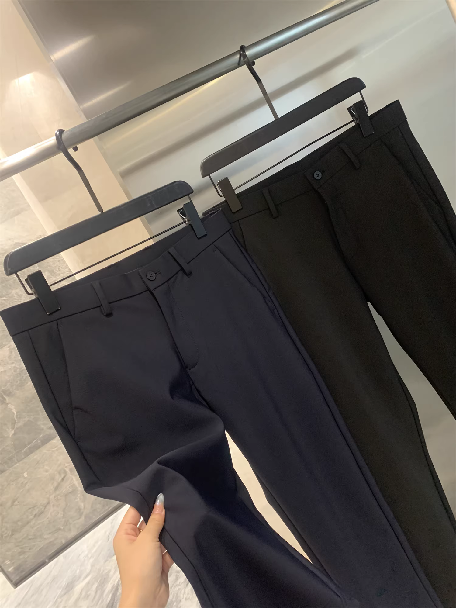 Quần cao cấp của Don Quixote! Chất liệu satin cao cấp, bề mặt mờ! Quần nam mùa xuân hè, co giãn cao, đa năng, phong cách thường ngày.