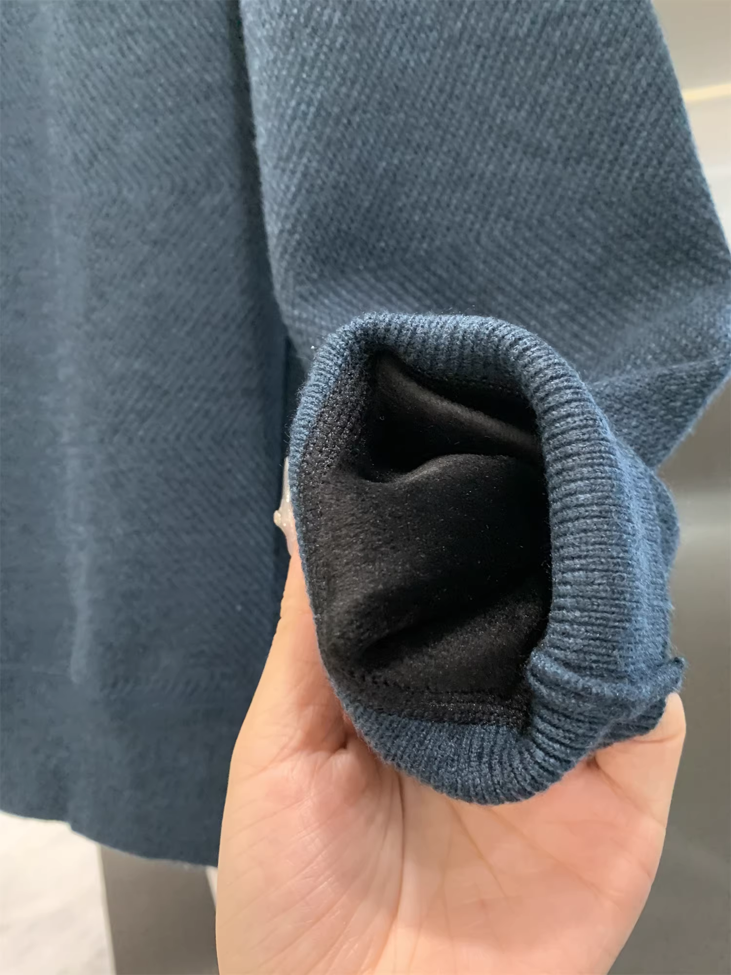 Hỗn hợp Don Quixote Lyocell! Lớp lót lông cừu tích hợp! Áo len dệt kim jacquard dày, ấm áp và có kết cấu.