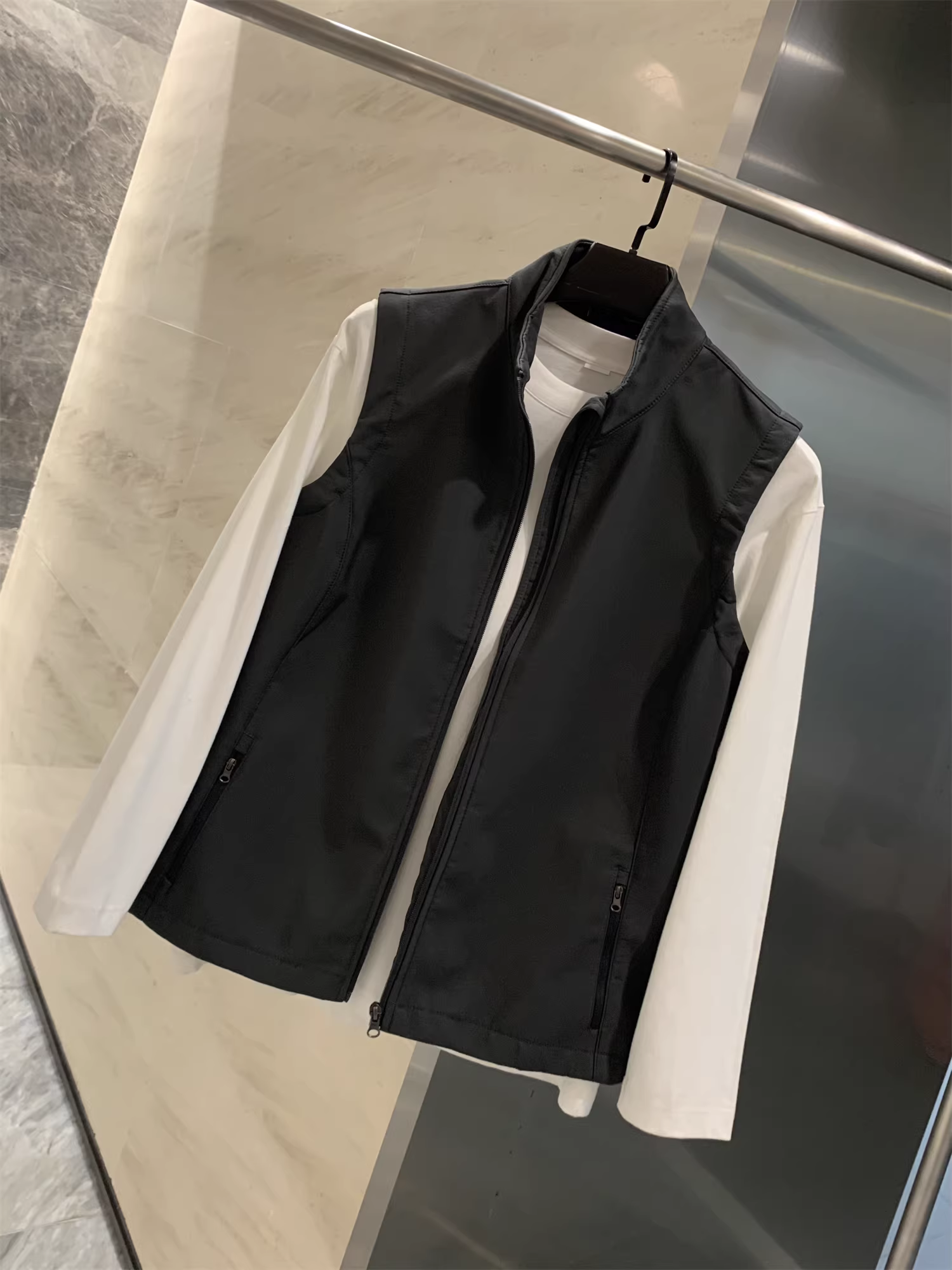 Don Quixote Zhongbang Outdoor! Chống gió và chống thấm nước! Áo ghi-lê nam mùa thu đông lót lông cừu ấm áp, phong cách thường ngày.