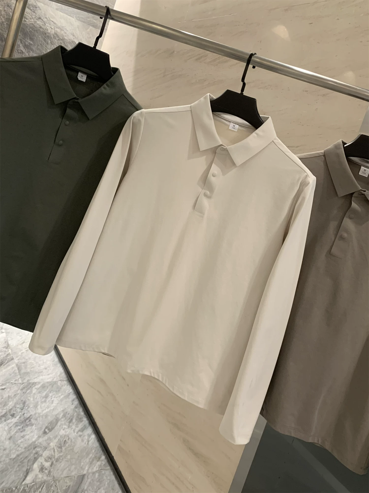 Áo polo dài tay mùa thu ngoài trời chất liệu thoáng khí, nhanh khô, có lớp lót mềm mại, kiểu dáng đơn giản, thương hiệu Don Quixote Solona + Seamless Adhesive!