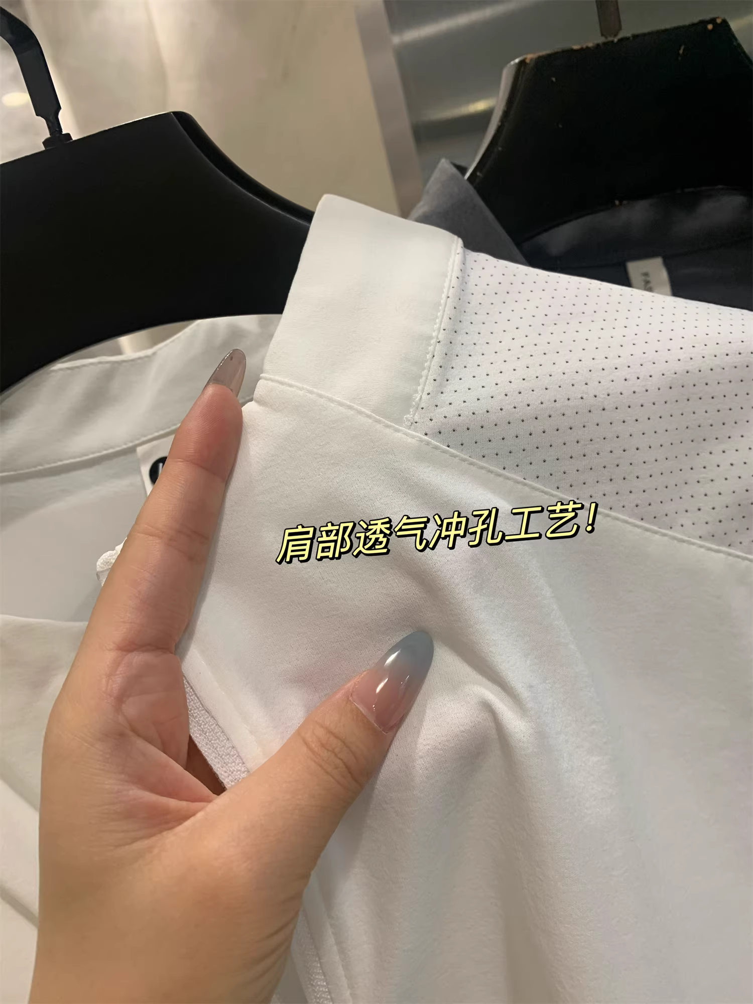 Dòng sản phẩm Don Quixote Outdoor nhẹ, nhanh khô! Thiết kế may đo sáu mảnh! Áo thun nam nửa khóa kéo, thoáng khí và co giãn.