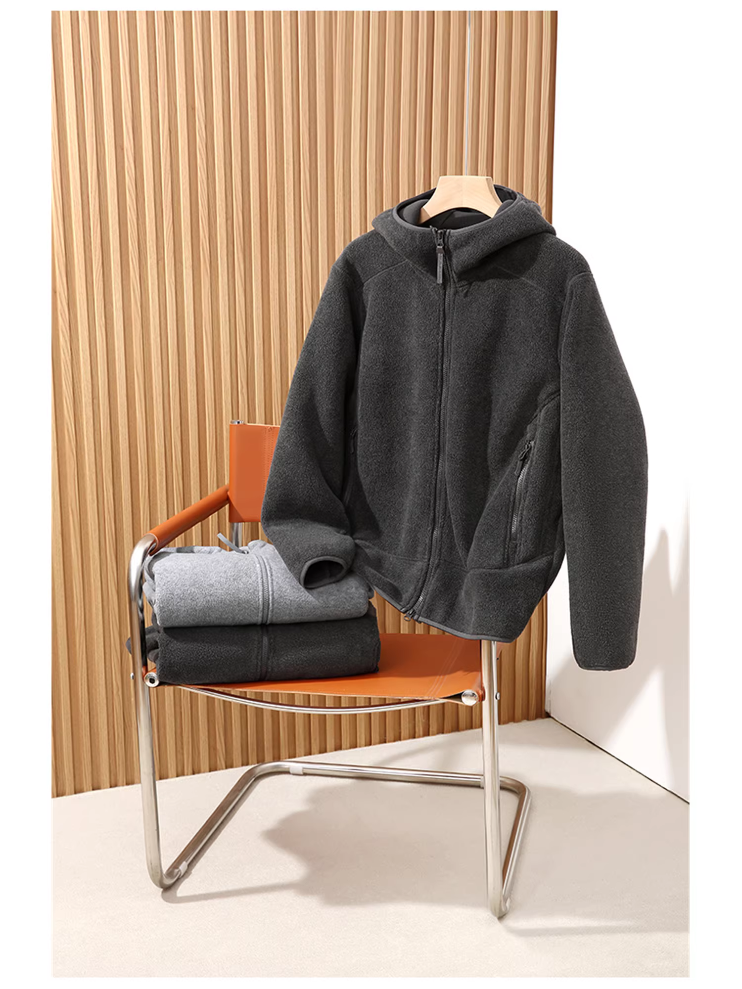 Don Quixote nhẹ và ấm áp! Chất liệu lông cừu dày dặn! Áo khoác có mũ trùm đầu, lót lông cừu và dày dặn, giữ ấm, kiểu dáng thời trang.