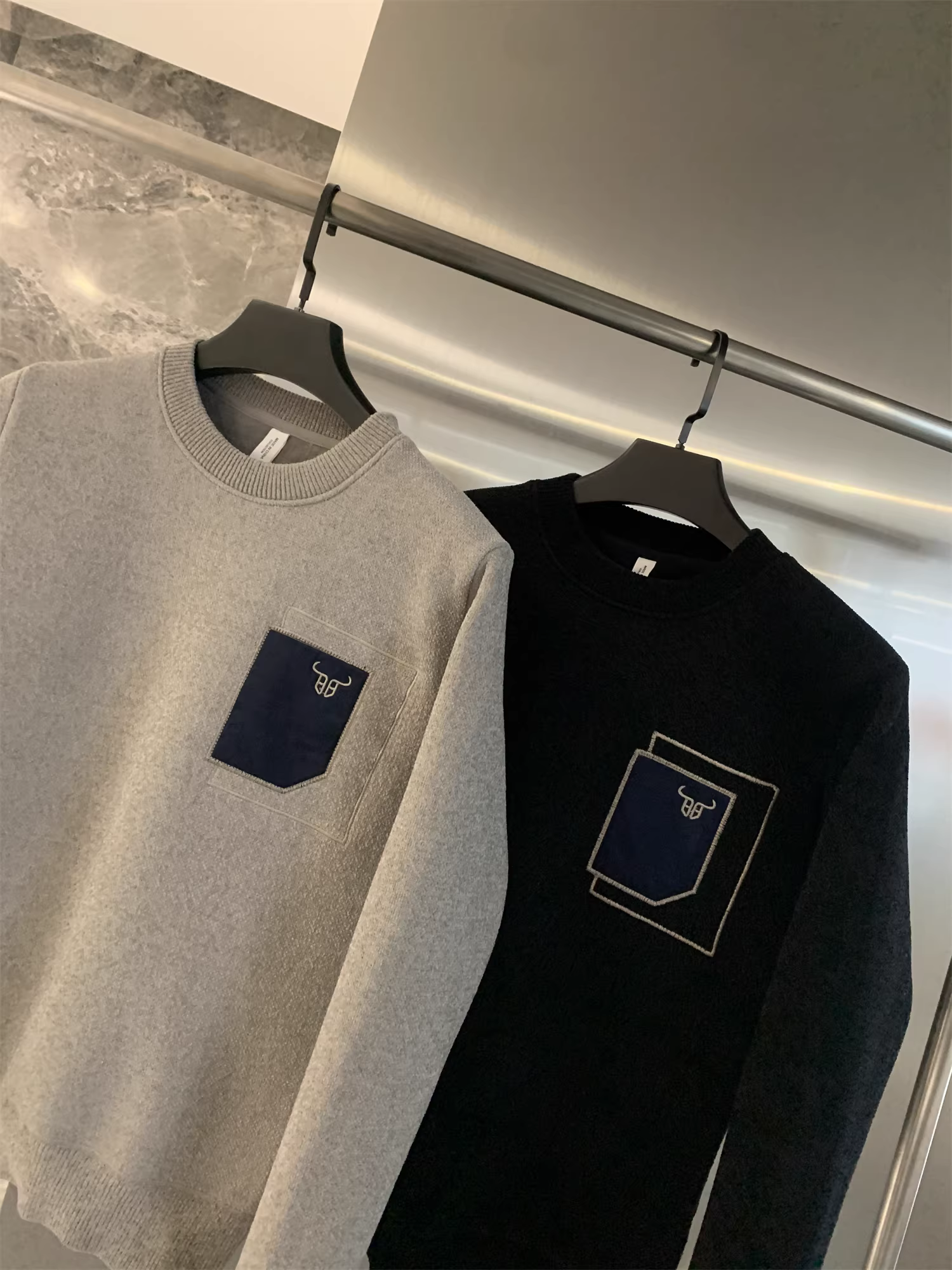 Áo len Don Quixote lót lông cừu và chất liệu chenille dày dặn! Áo len nam cổ tròn đa năng, phong cách thường ngày, hợp thời trang cho mùa thu đông