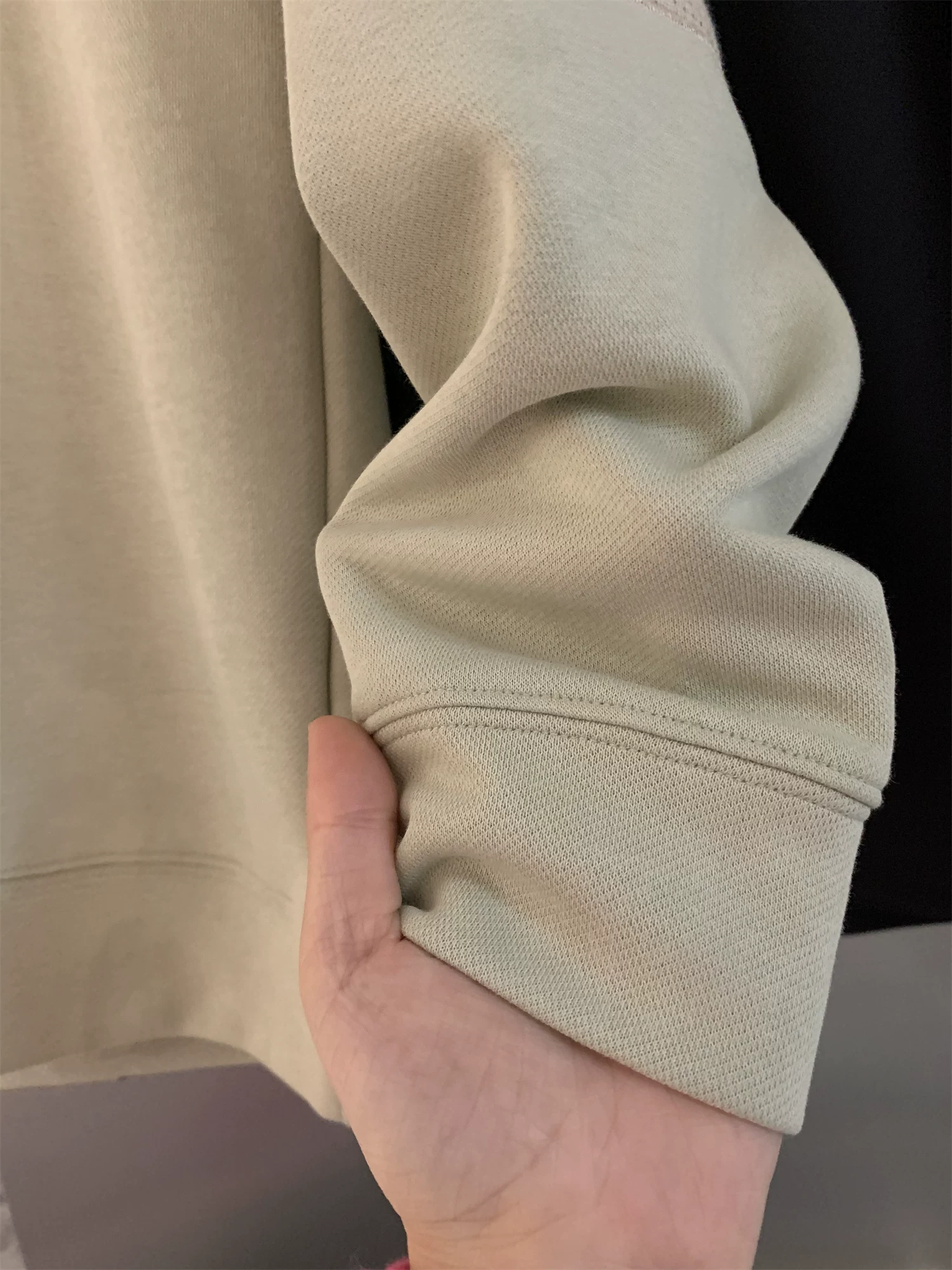 Don Quixote thêu tinh xảo! Áo len nam mùa đông có lớp không khí thân thiện với da, cổ tròn đa năng, áo len thông thường hợp thời trang