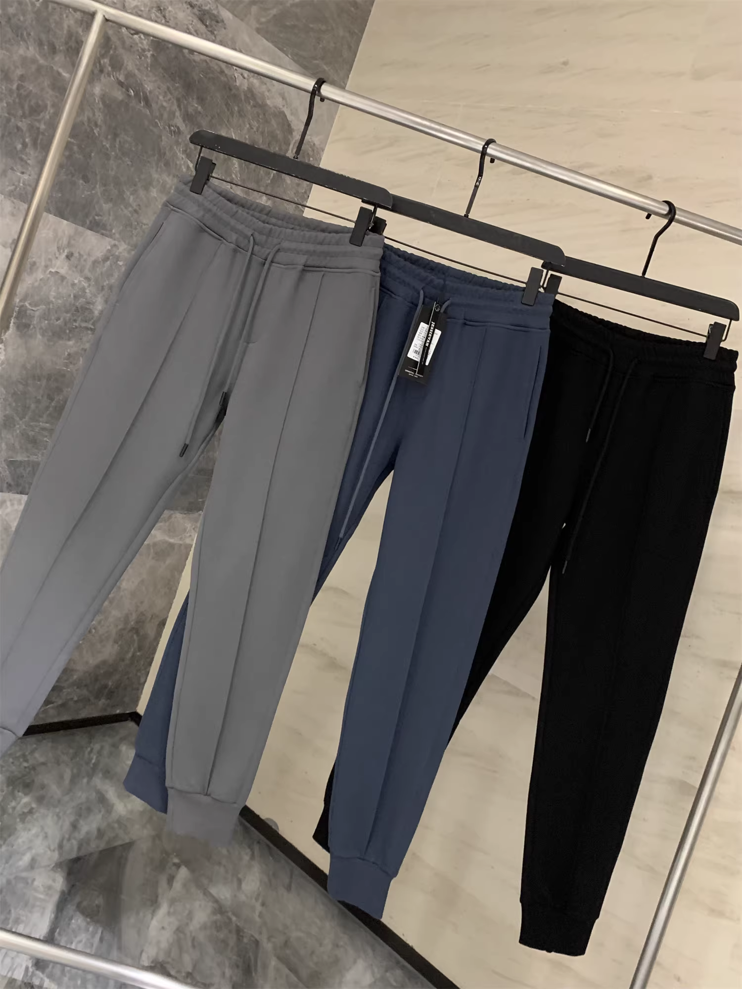 Dòng thiết kế Don Quixote! Đan tinh tế! Đường may giữa ba chiều! Quần âu dây rút đa năng mùa thu đông dành cho nam.