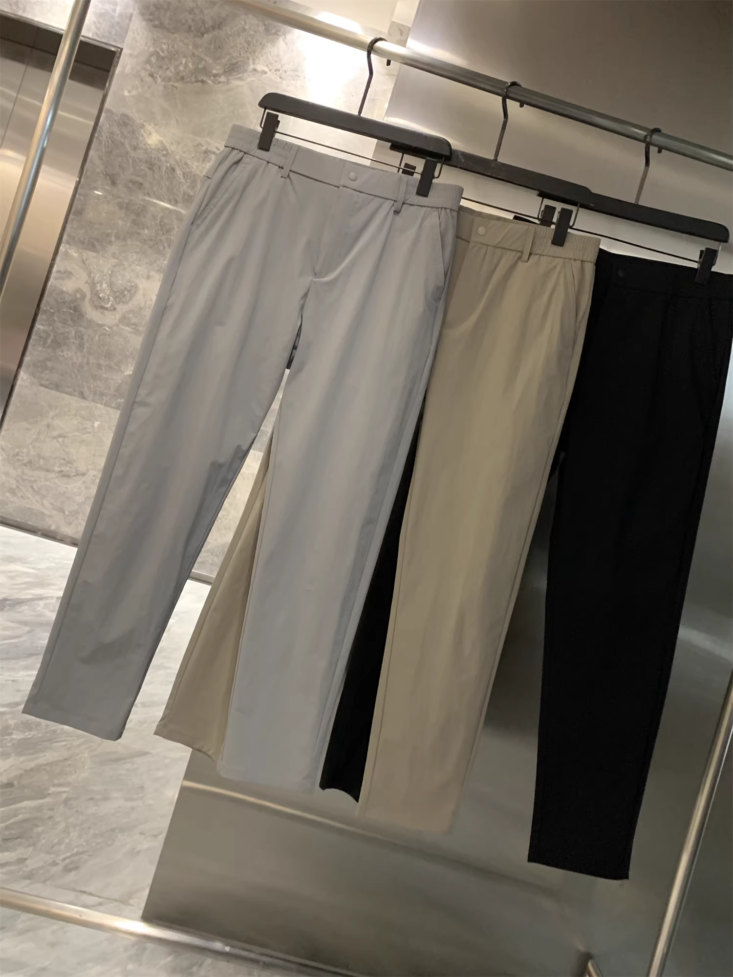 Don Quixote rất ngầu và mềm mại! Cảm giác rất mát mẻ và thoáng khí! Quần nam mùa hè mềm mại, thân thiện với da, đa năng, kiểu dáng thường ngày.