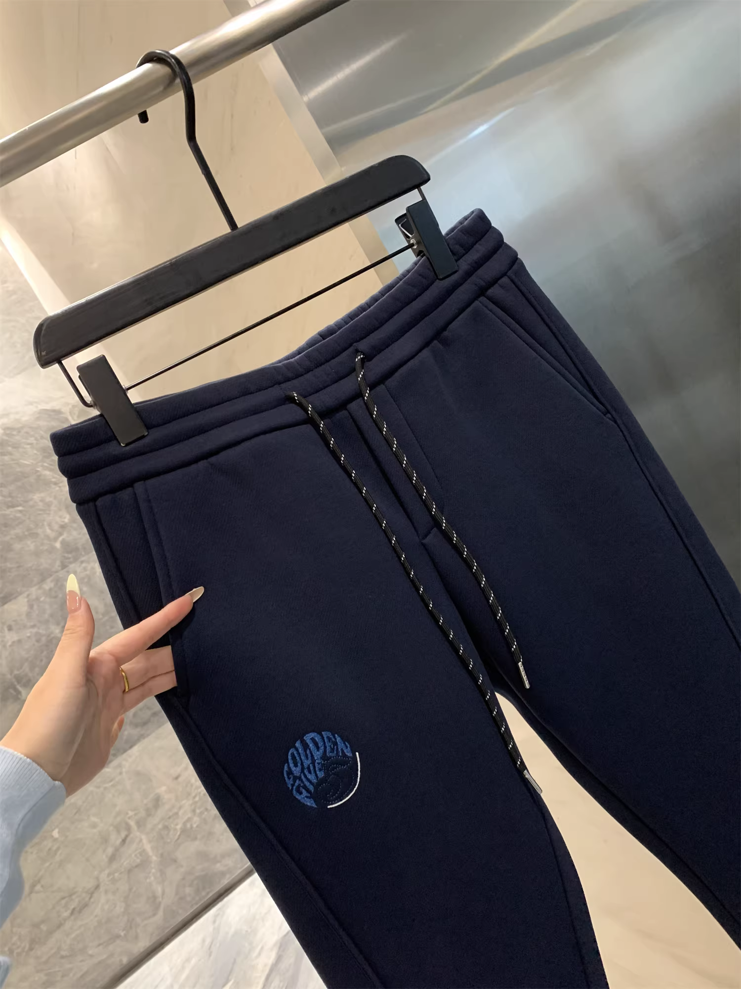 Don Quixote Deer Series! Quần jogger dệt kim mật độ cao, ấm áp và chống lạnh, lót lông cừu mùa thu đông, quần thường ngày dành cho nam.