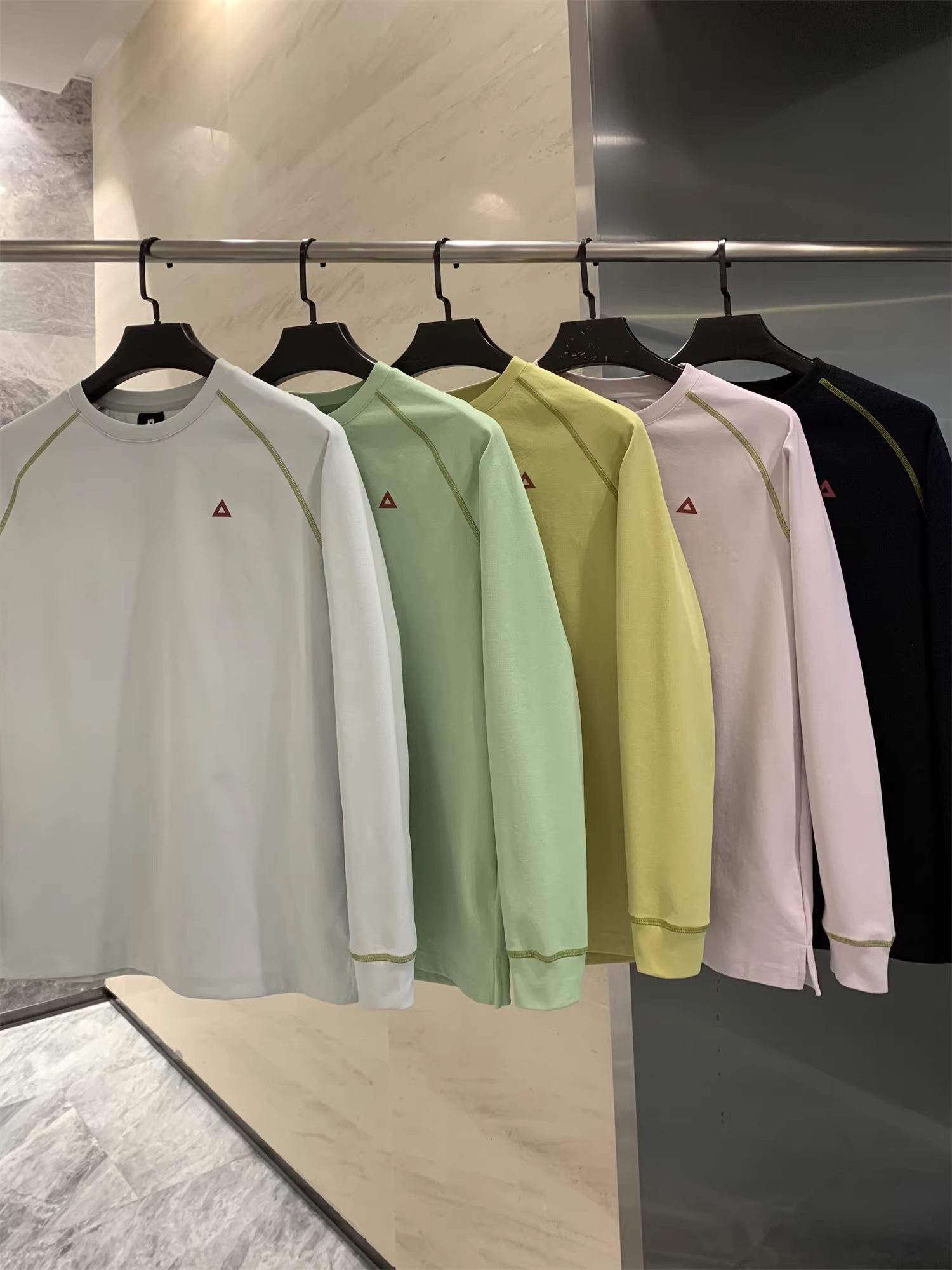 Dòng sản phẩm Don Quixote Mountain Series Triangle Logo! Thấm hút mồ hôi và thoáng khí! Áo thun dài tay cổ tròn chức năng nhanh khô mùa thu dành cho nam.