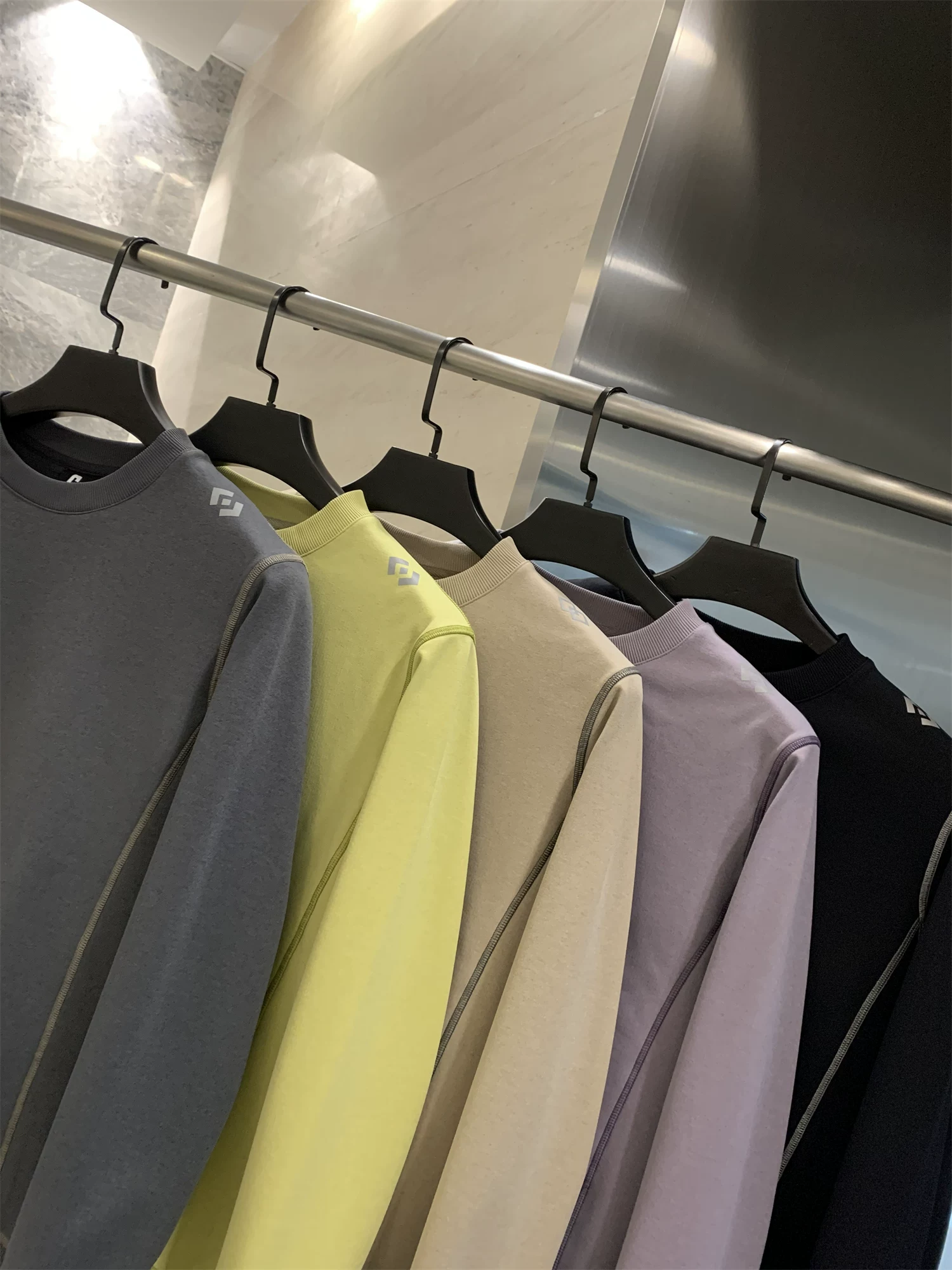 Áo thun nam tay dài cổ tròn màu trơn chất liệu vải Terry, thiết kế Nhật Bản, phong cách Don Quixote, thích hợp cho mùa thu đông.