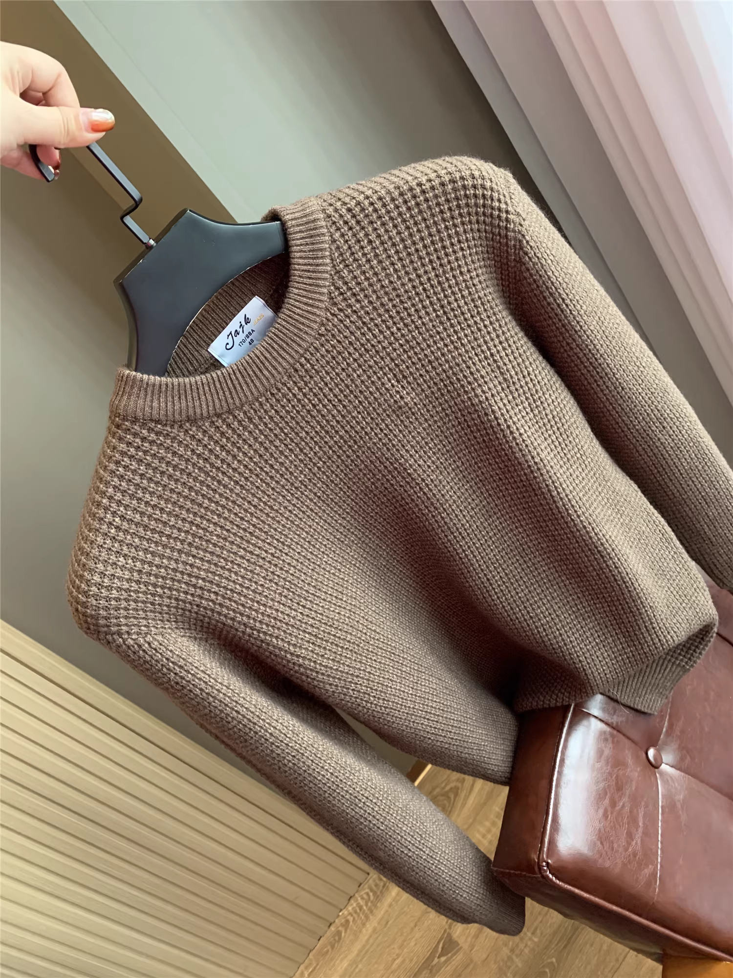 Don Quixote thật tuyệt vời! Chất liệu vải waffle dệt kim! Áo len dệt kim cổ tròn màu trơn phong cách thường ngày mùa thu đông.