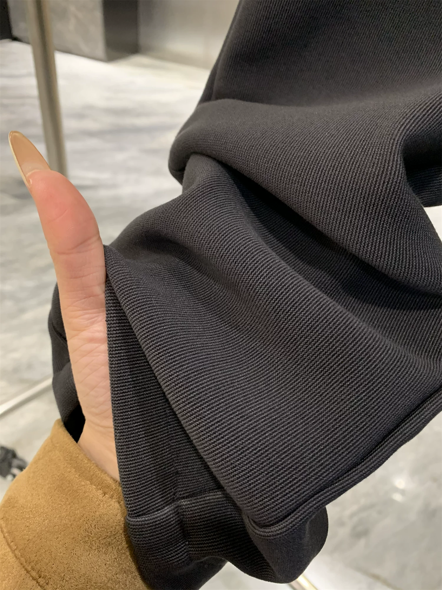 Don Quixote, một chiếc dành cho mùa đông! Dòng H! Chất liệu dệt kim hơi co giãn, vải nhung nhẹ, dày dặn, quần âu ấm áp, thoải mái dành cho nam.