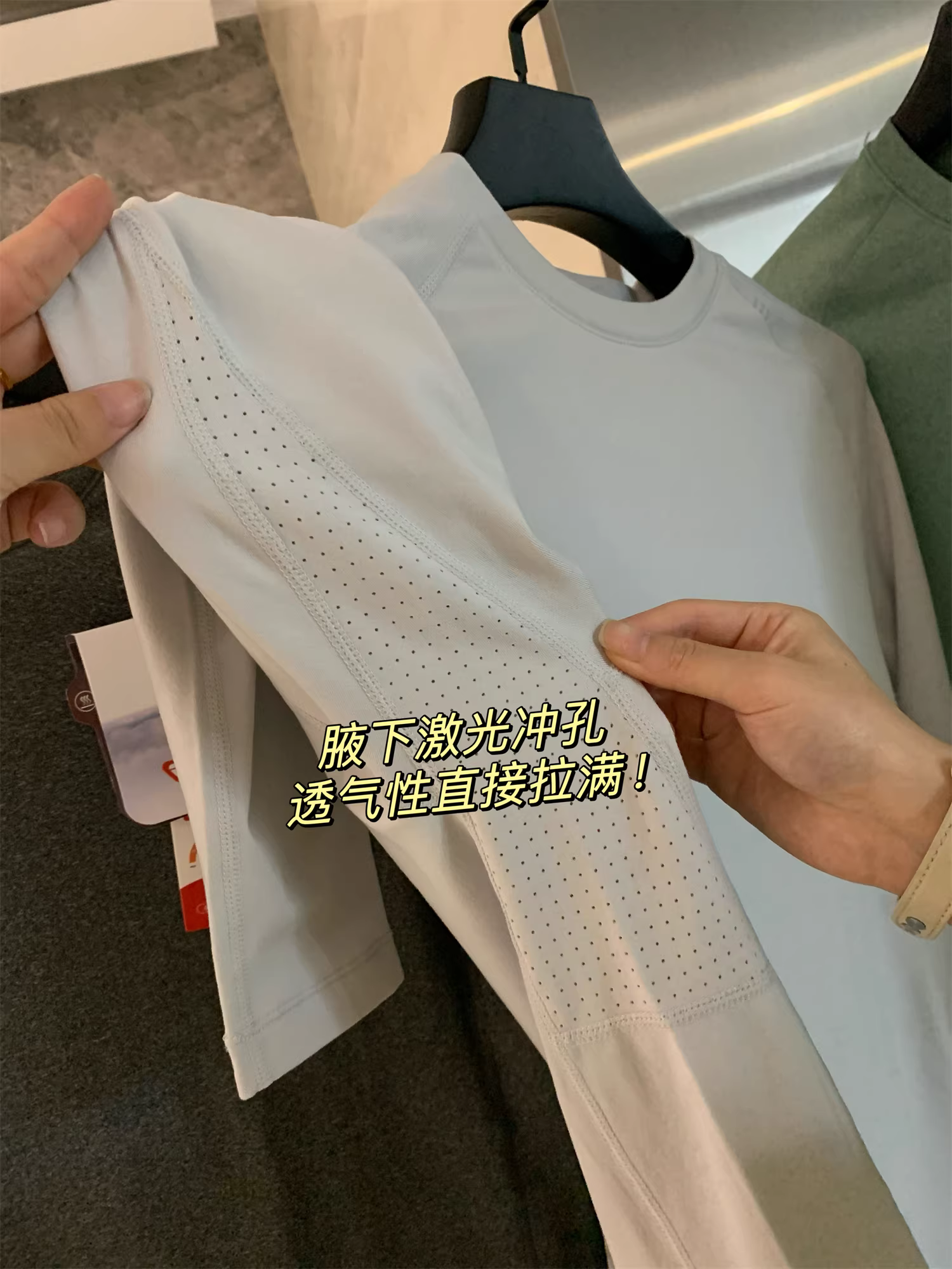 Don Quixote thực sự tuyệt vời! Áo thun dài tay thoáng khí và ấm áp công nghệ Airpro-Heat dành cho nam và nữ.