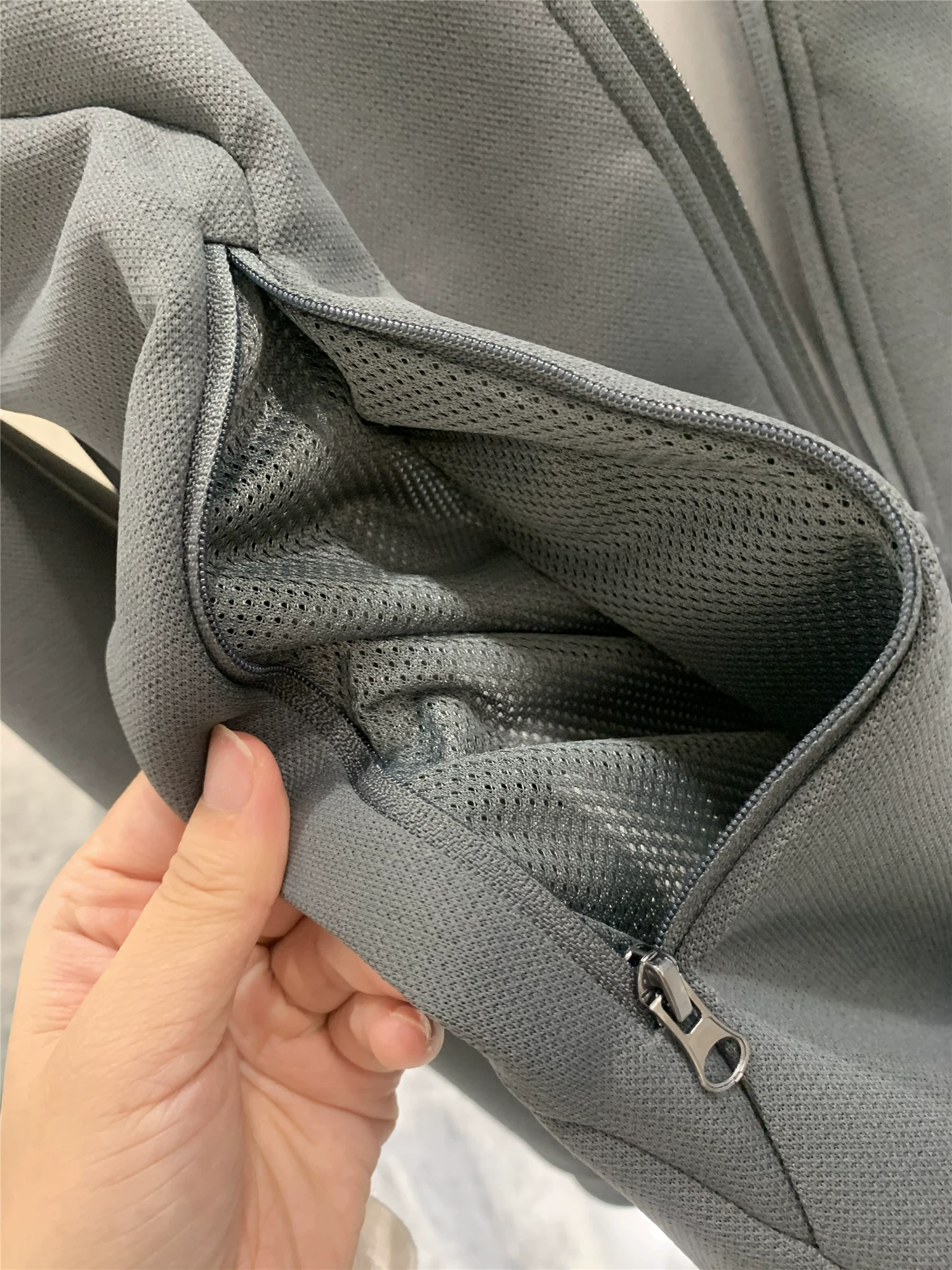 Chuỗi chương trình đào tạo toàn diện Don Quixote! Công nghệ đan hai mặt! Áo khoác cổ đứng thông thường, thoáng khí và thoáng mát dành cho nam giới.