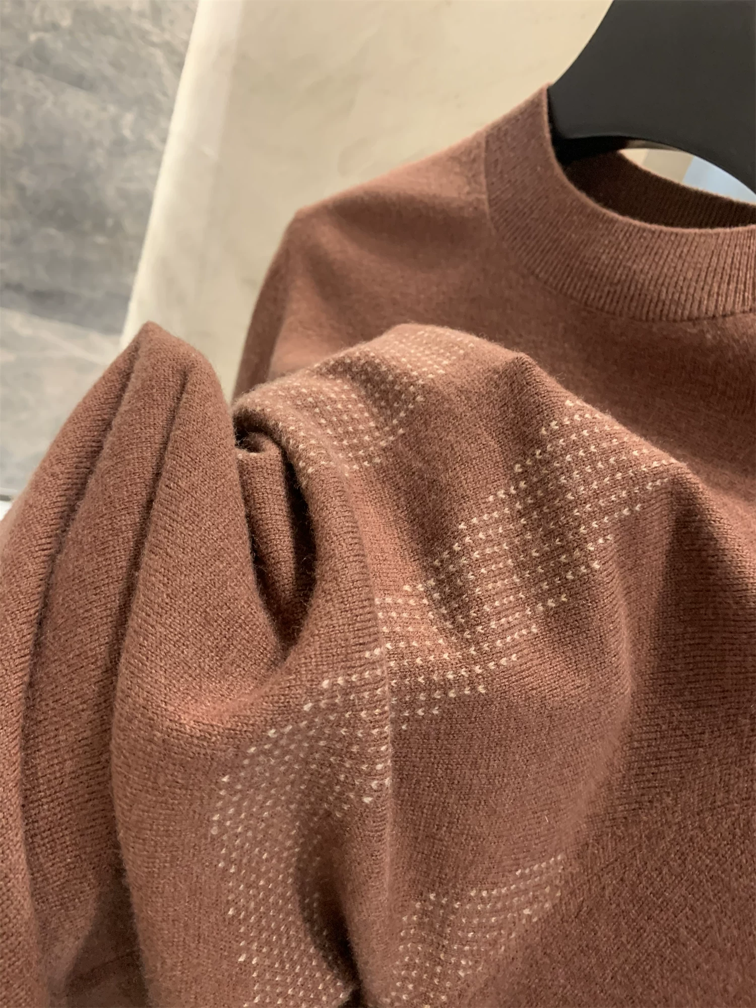 Don Quixote 100% len cừu! Giữ nhiệt, mềm mại và thân thiện với làn da! Áo len dệt kim cổ tròn thông thường dành cho nam mùa thu đông.