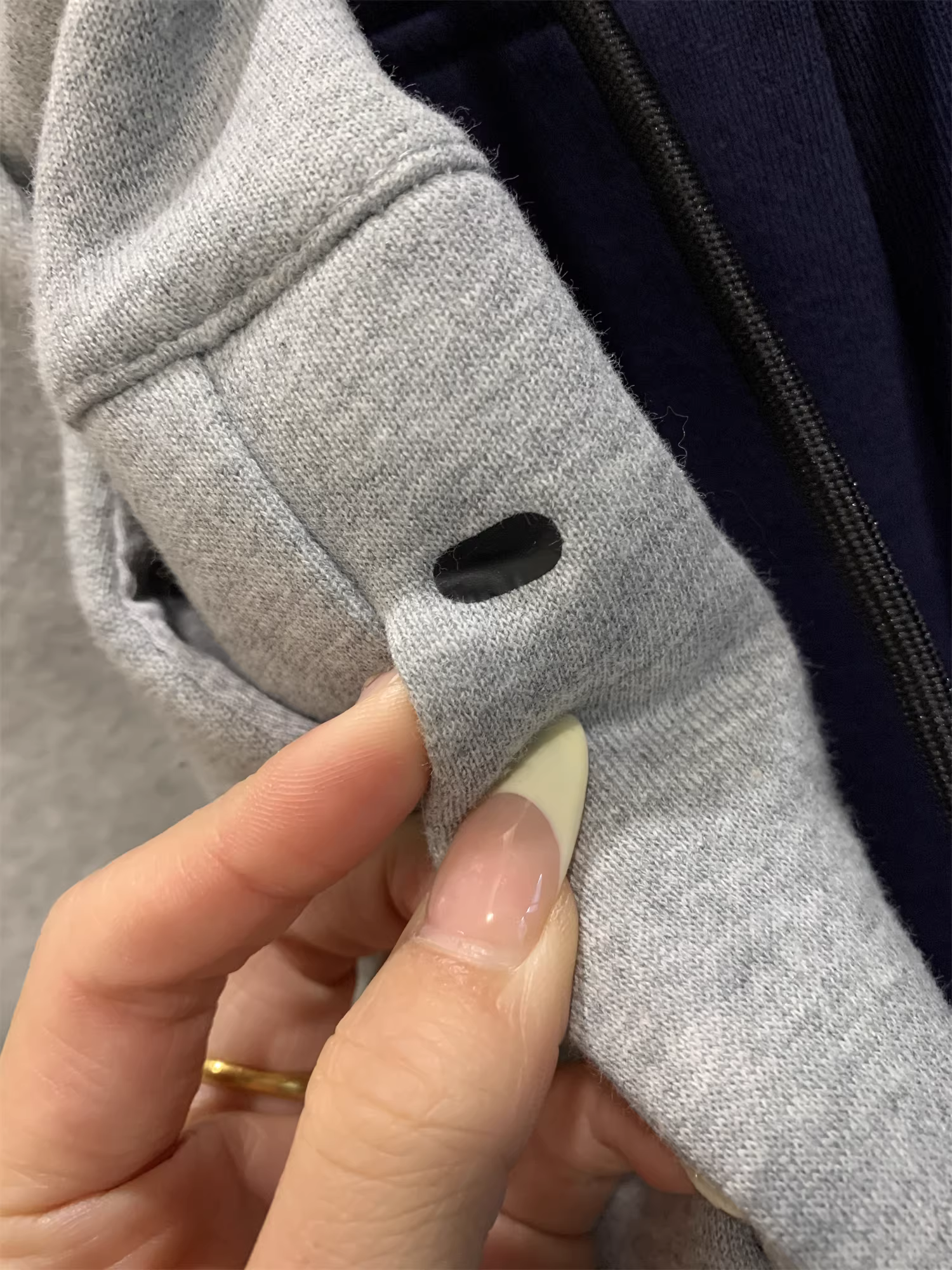 Quần ống côn Don Quixote! Vải Toray thoáng khí! Quần thể thao nam có túi khóa kéo, màu trơn, kiểu dáng đơn giản.