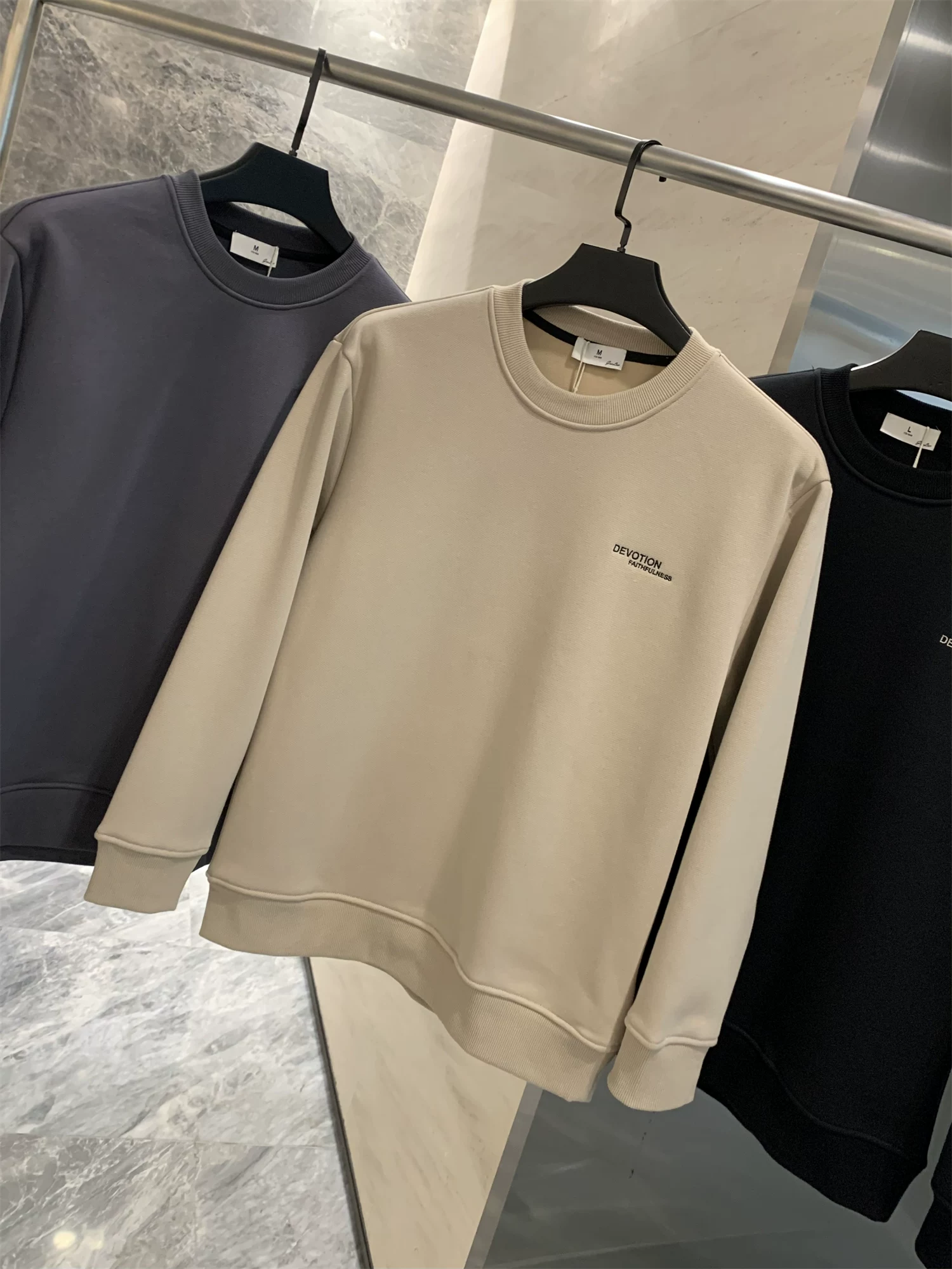 Don Quixote, nhà thiết kế người Nhật! Áo len cổ tròn dáng rộng, chất liệu lông cừu dày dặn, thời trang, đa năng, phong cách thường ngày dành cho nam giới, thích hợp cho mùa thu và mùa đông.