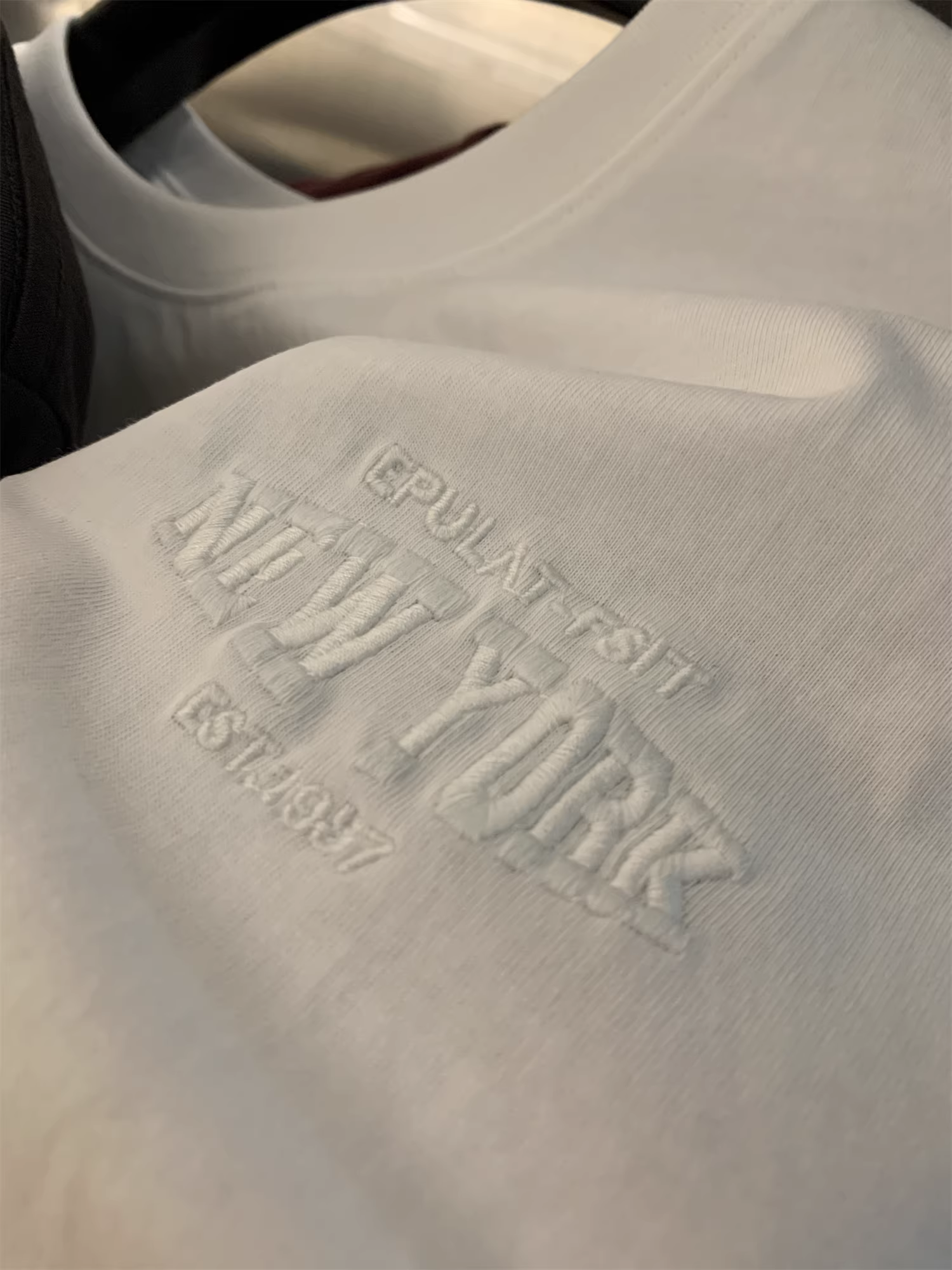 Áo thun nam Don Quixote phong cách Mỹ giản dị! Giặt và làm mềm! Áo thun ngắn tay màu trơn thêu họa tiết mùa hè mềm mại và thân thiện với da.