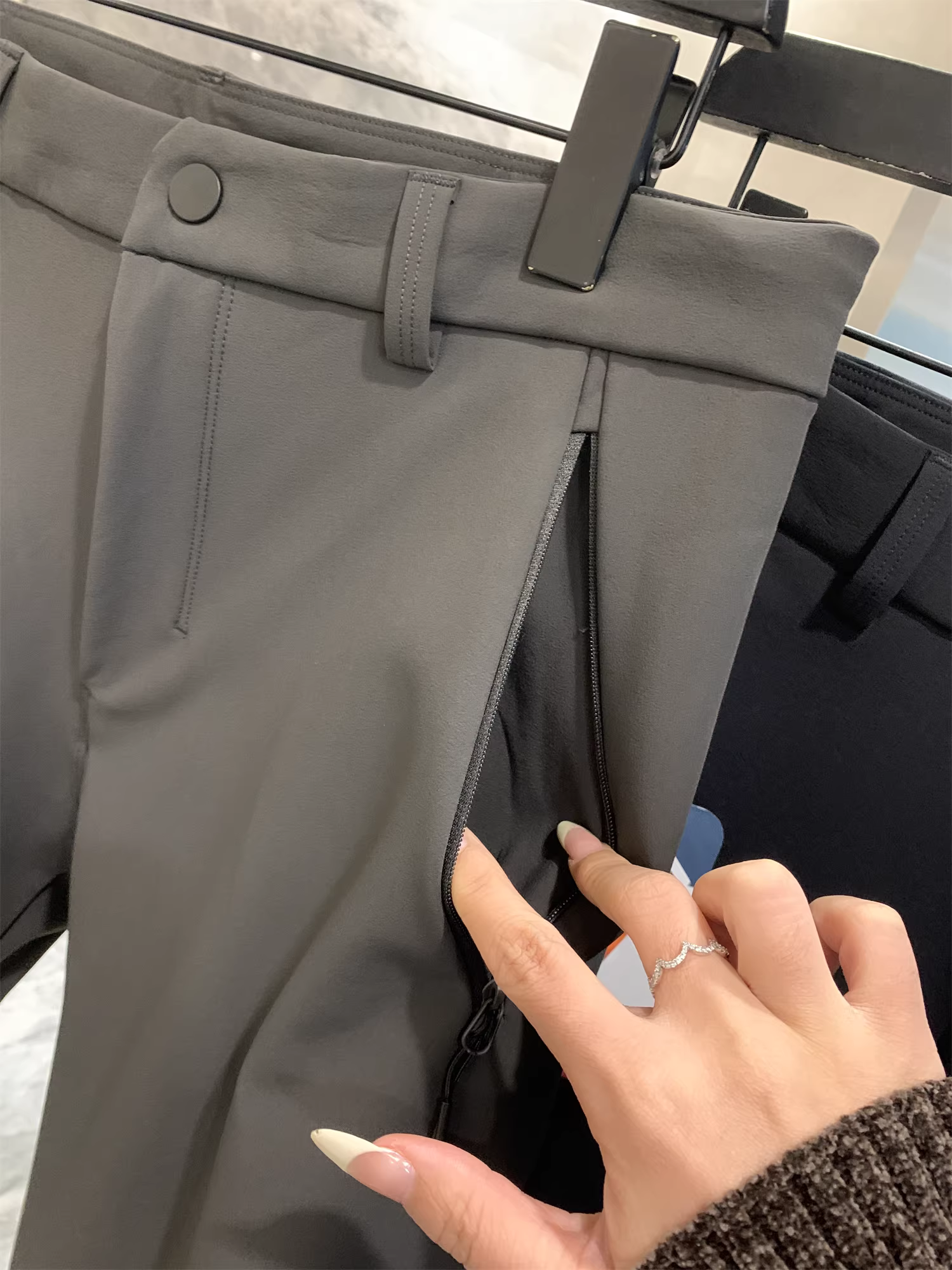 Công nghệ đen năm lớp bảo vệ của Don Quixote! Lót lông cừu và dày dặn! Quần ống đứng mùa đông may đo 3D, phong cách thường ngày, thích hợp cho hoạt động ngoài trời.