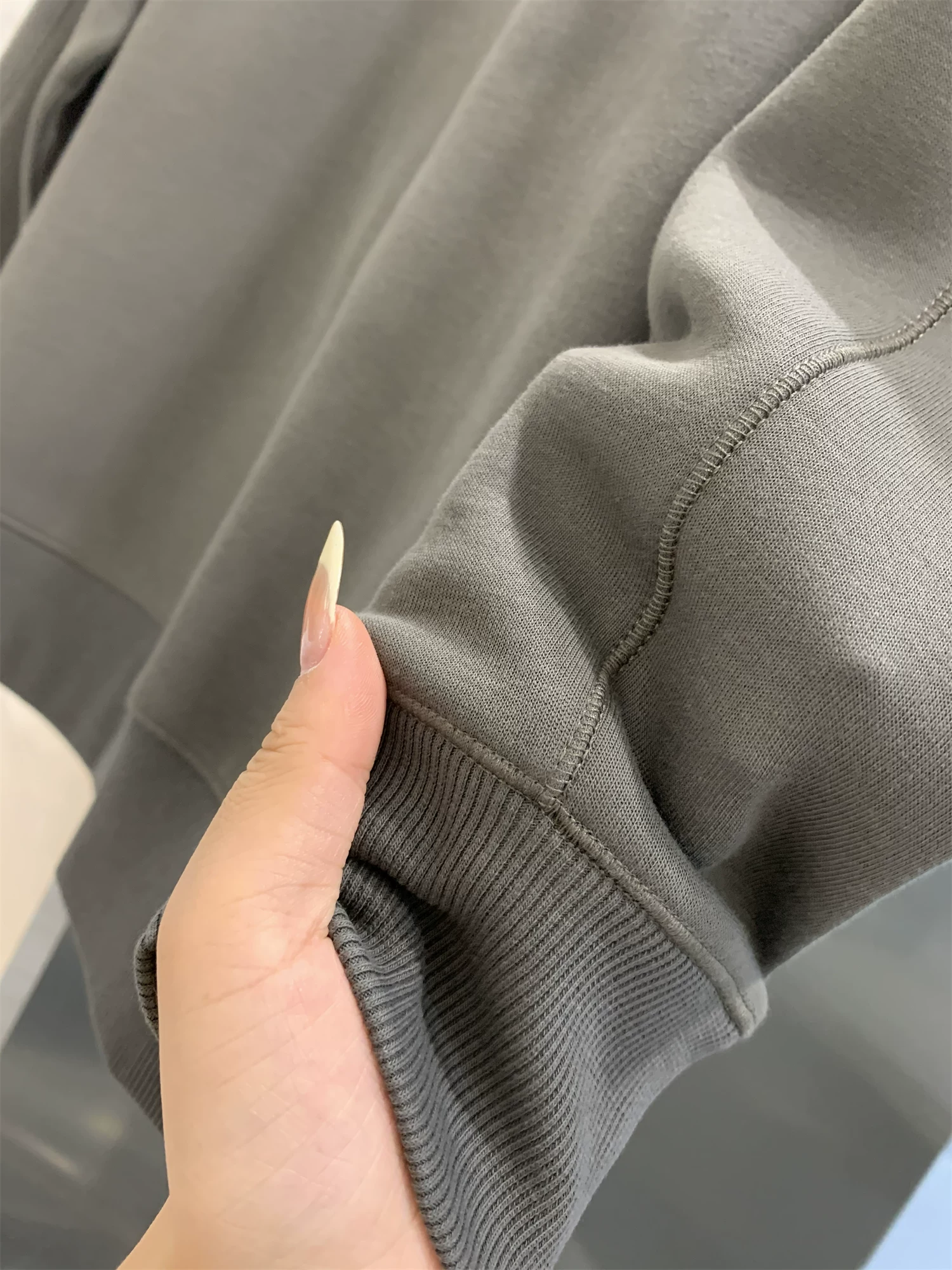 Áo thun nam cổ tròn đa năng, chất liệu ấm áp và thoáng khí! Áo thun nam mùa thu thêu họa tiết Don Quixote, kiểu dáng thời trang.