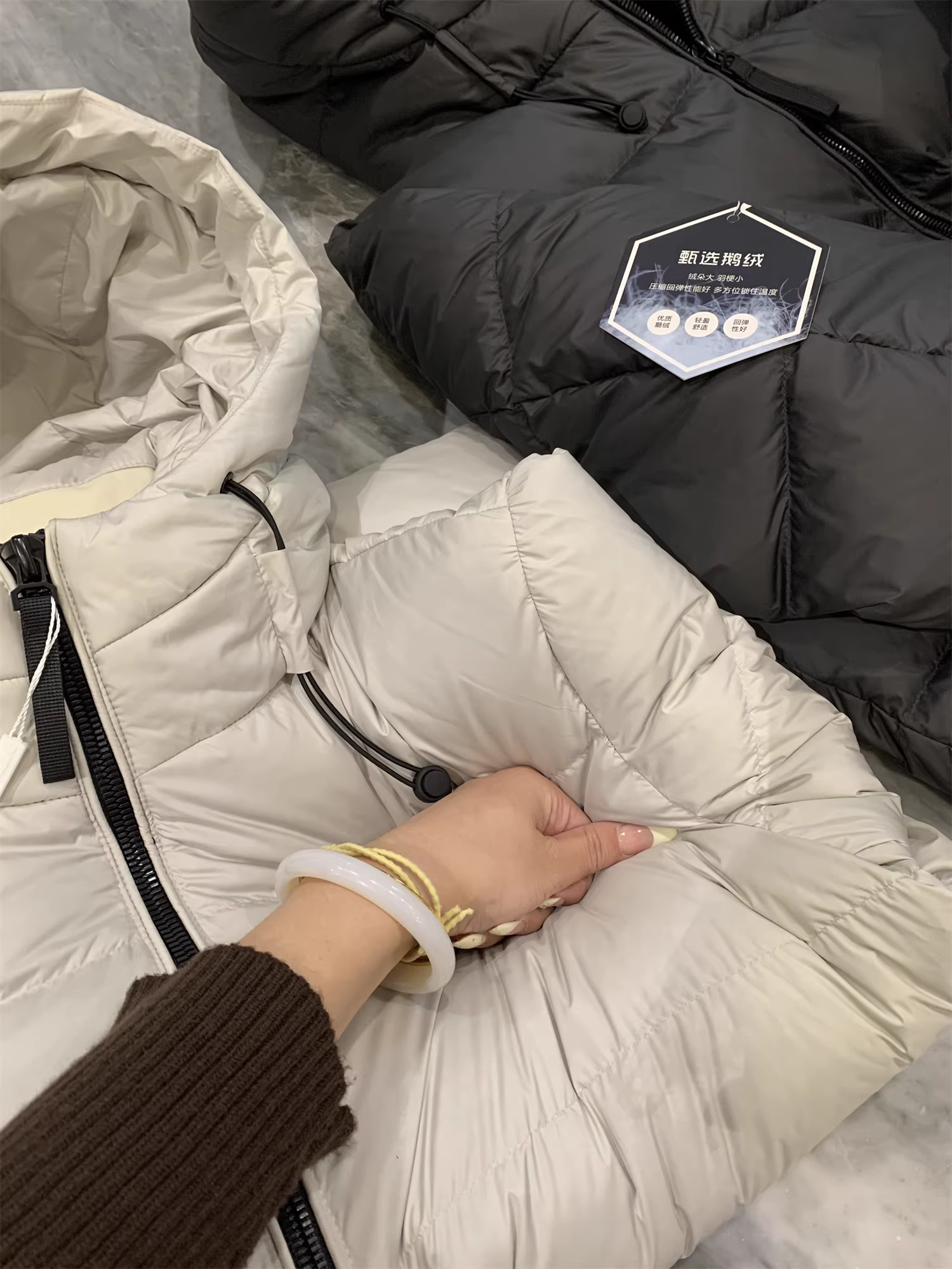 Áo khoác lông vũ Don Quixote chất lượng cao! Chống gió và chống thấm nước! Áo khoác lông vũ có mũ trùm đầu mềm mại, chống lạnh mùa thu đông dành cho hoạt động ngoài trời