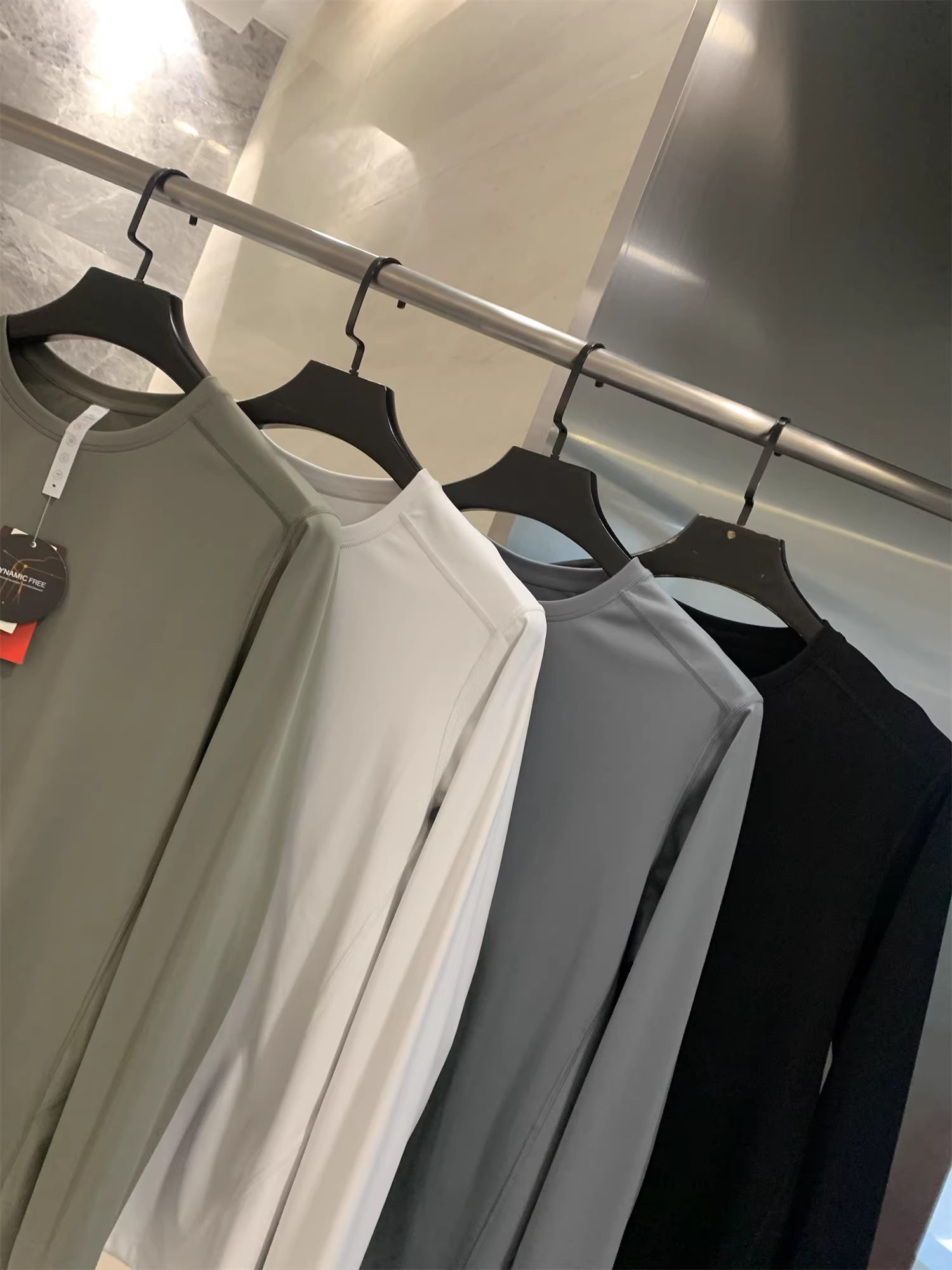 Công nghệ ngoài trời Don Quixote! Áo thun nam dài tay cổ tròn đa năng, thoáng khí, kiểu dáng thời trang, thích hợp cho mùa xuân và mùa thu