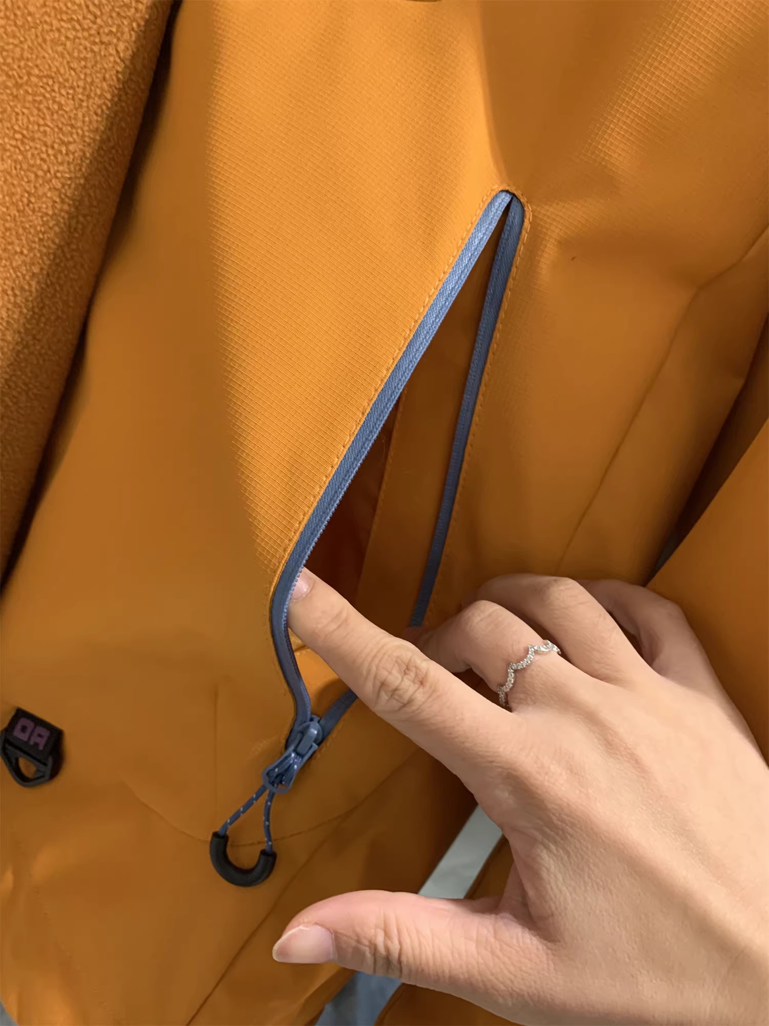 Don Quixote thực sự là ba trong một! Áo khoác ngoài trời kiểu núi dày dặn và ấm áp mùa thu đông dành cho nam và nữ.