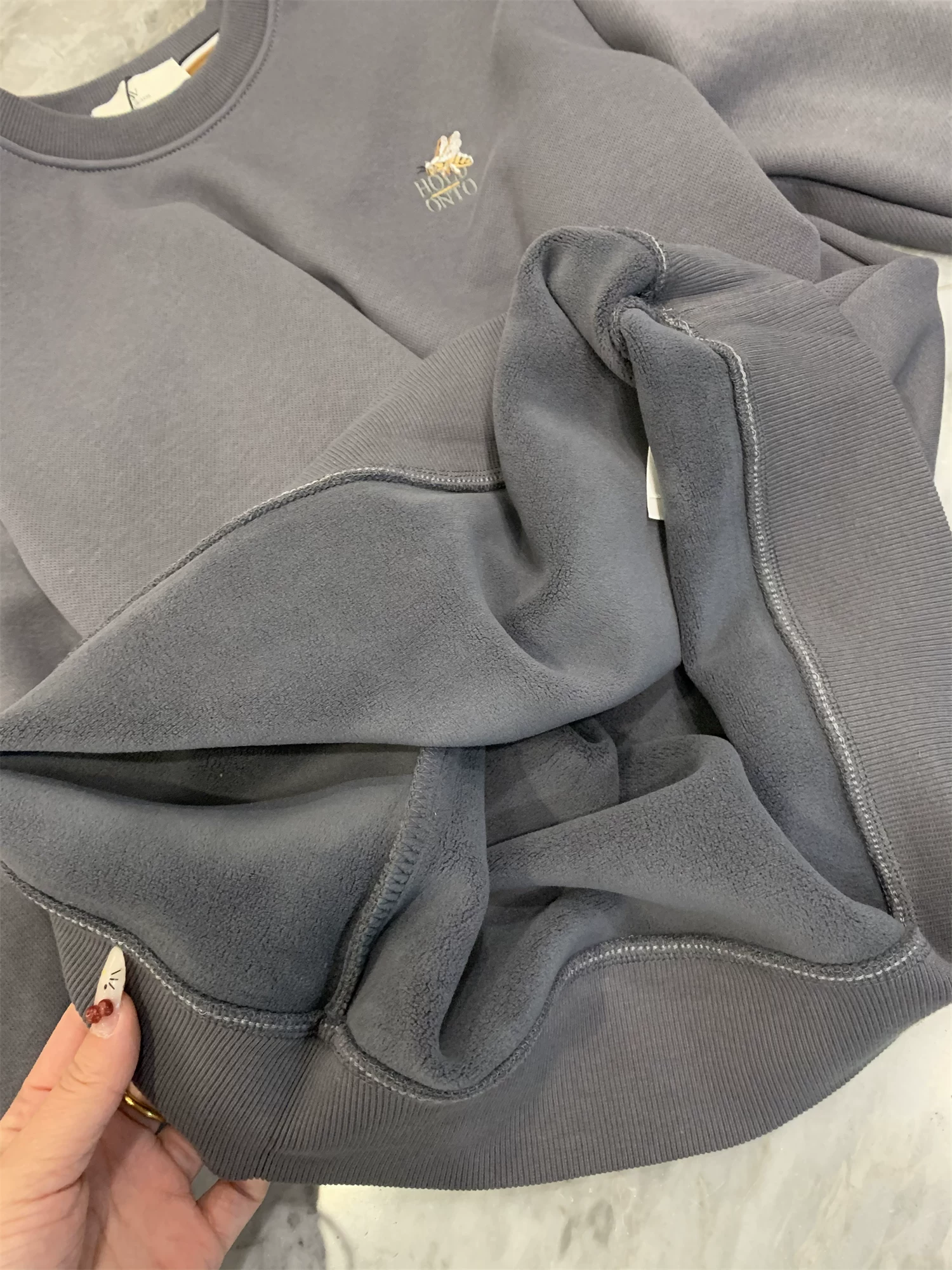 Loạt truyện về chú ong nhỏ của Don Quixote! Phong cách thiết kế! Áo nỉ đa năng, phong cách thường ngày dành cho nam, được làm từ chất liệu lông cừu tổng hợp.