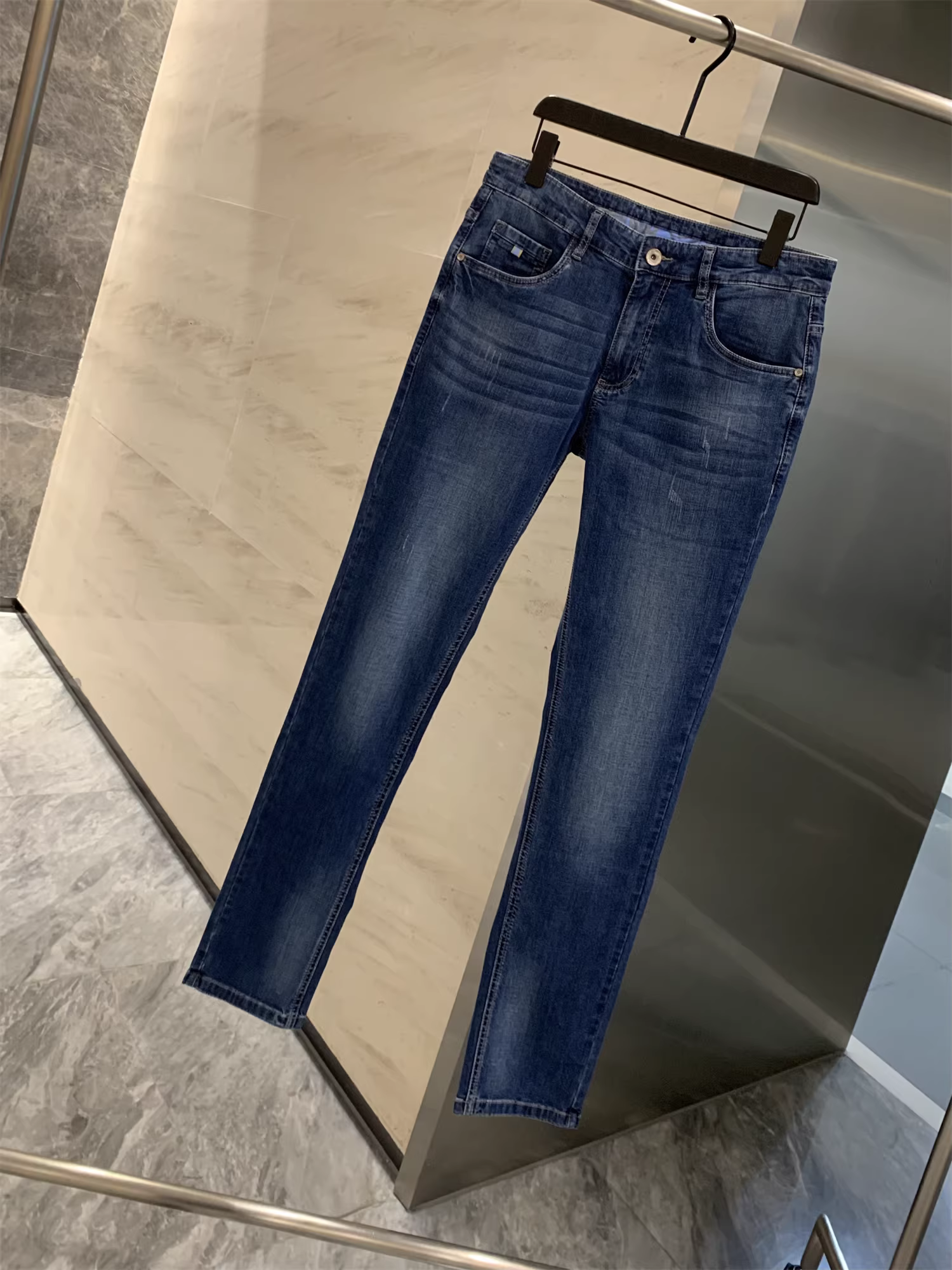 Don Quixote Cool Series! Chất liệu cotton và spandex! Quần jean ống thẳng nam, chất liệu cotton và spandex, kiểu dáng mùa xuân hè, màu đã phai.